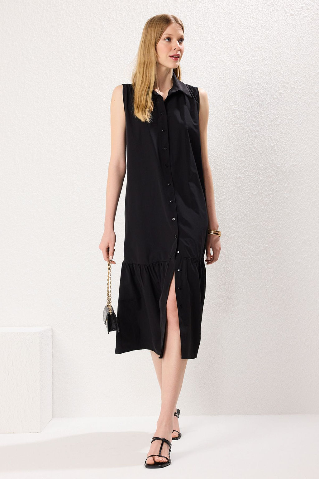 Siyah Duz Kesim Dugme Detayl? Midi Dokuma Gomlek Elbise TWOSS25EL00439