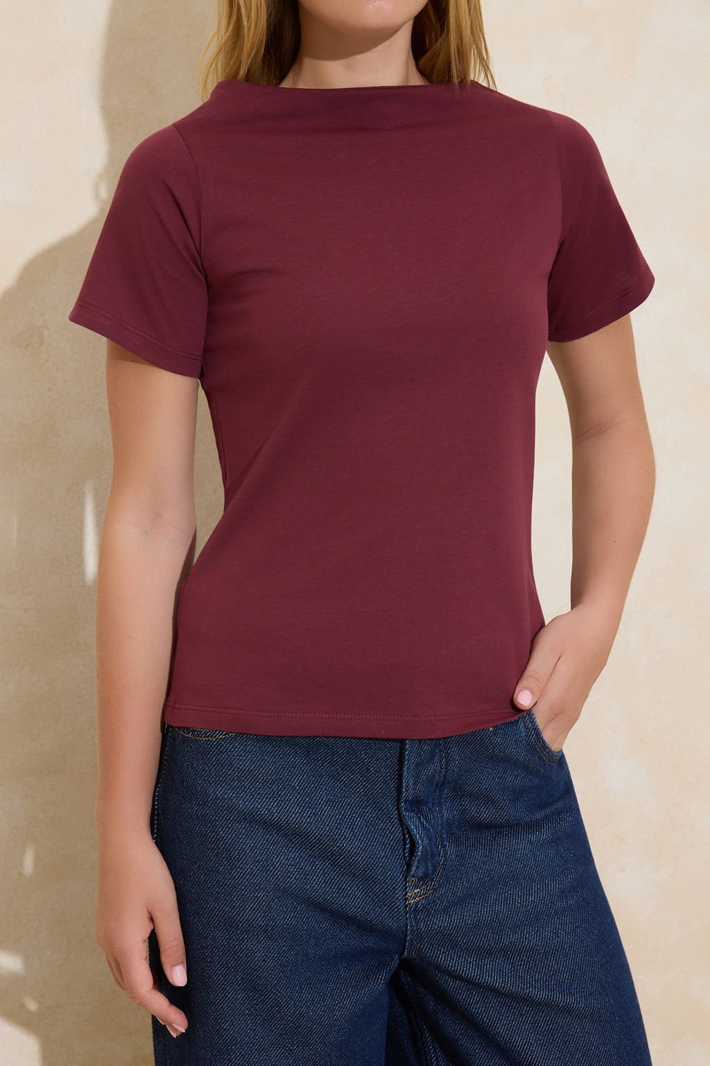 Bordo Relaxed/Rahat Kal?p Kay?k Yaka K?sa Kollu %100 Pamuk Orme T-Shirt TWOSS26TS00004
