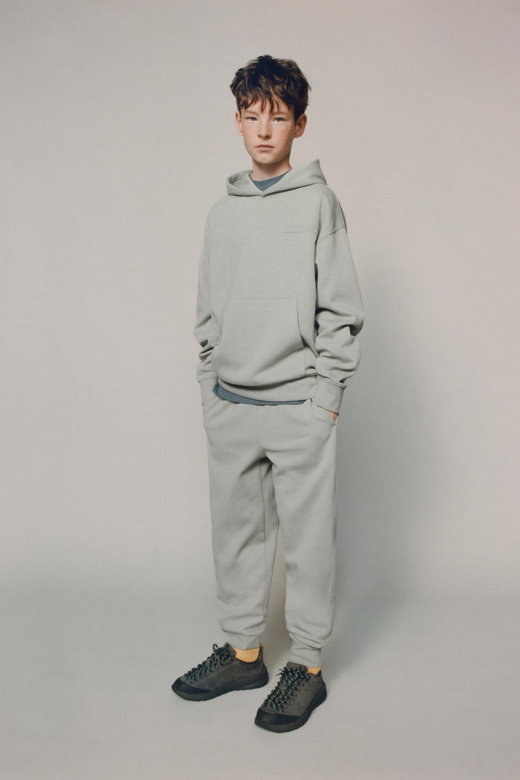 EMBOSSED TEXT INTERLOCK HOODIE AND JOGGERS SET - Zara фото 17