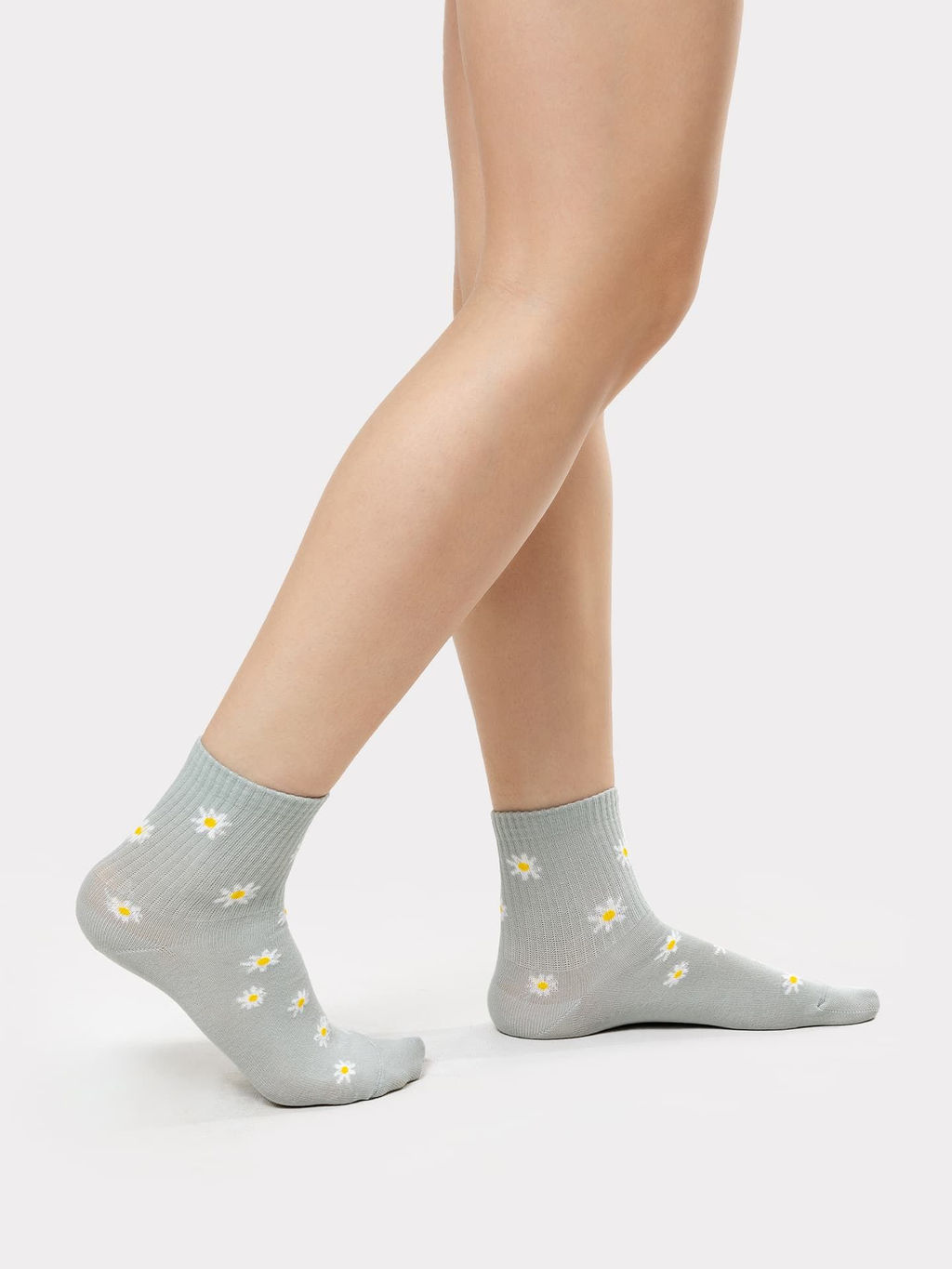 Цена за 5 пар! Комфортные носки женские светло-оливкового цвета с рисунком в виде ромашек св.оливка 279K-2346