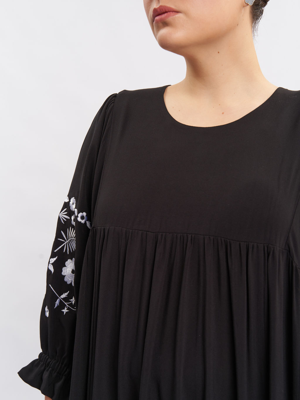 Платье А-силуэта с вышивкой PP29104BLK01 - Артесса фото 6
