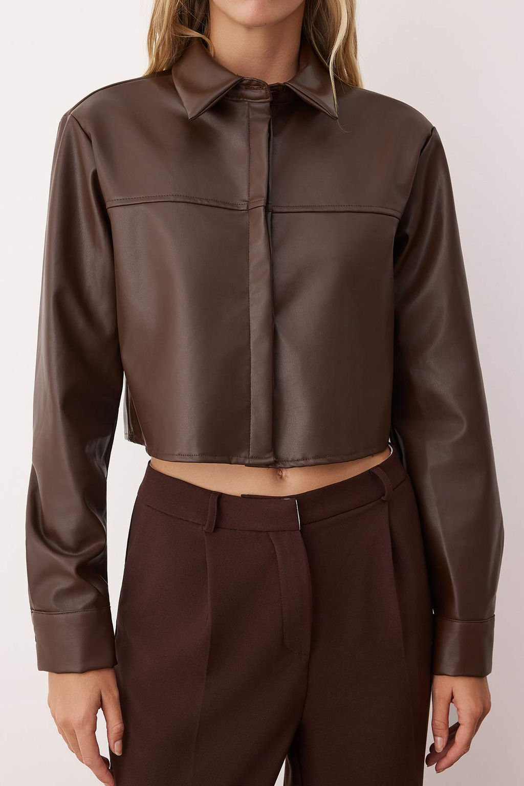 Koyu Kahverengi Crop Deri Gomlek TWOAW26GO00025 - Trendyolmilla фото 3