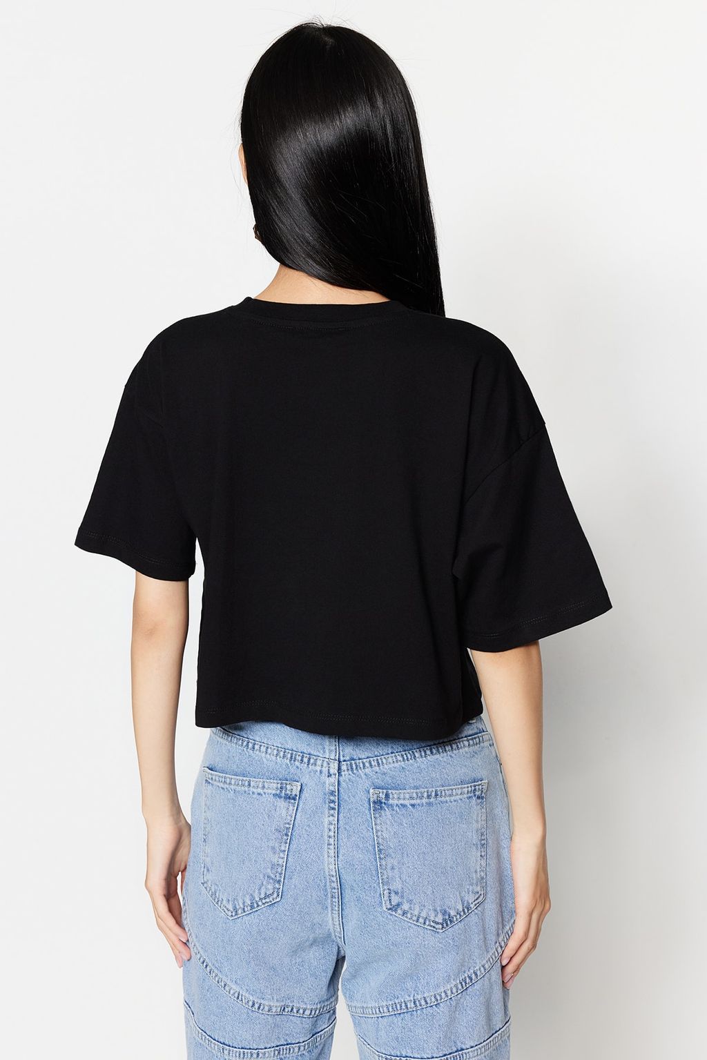 TRENDYOLMILLA Beyaz %100 Pamuk Premium Crop Bisiklet Yaka Orme T-Shirt TWOSS23TS00038  фото 13