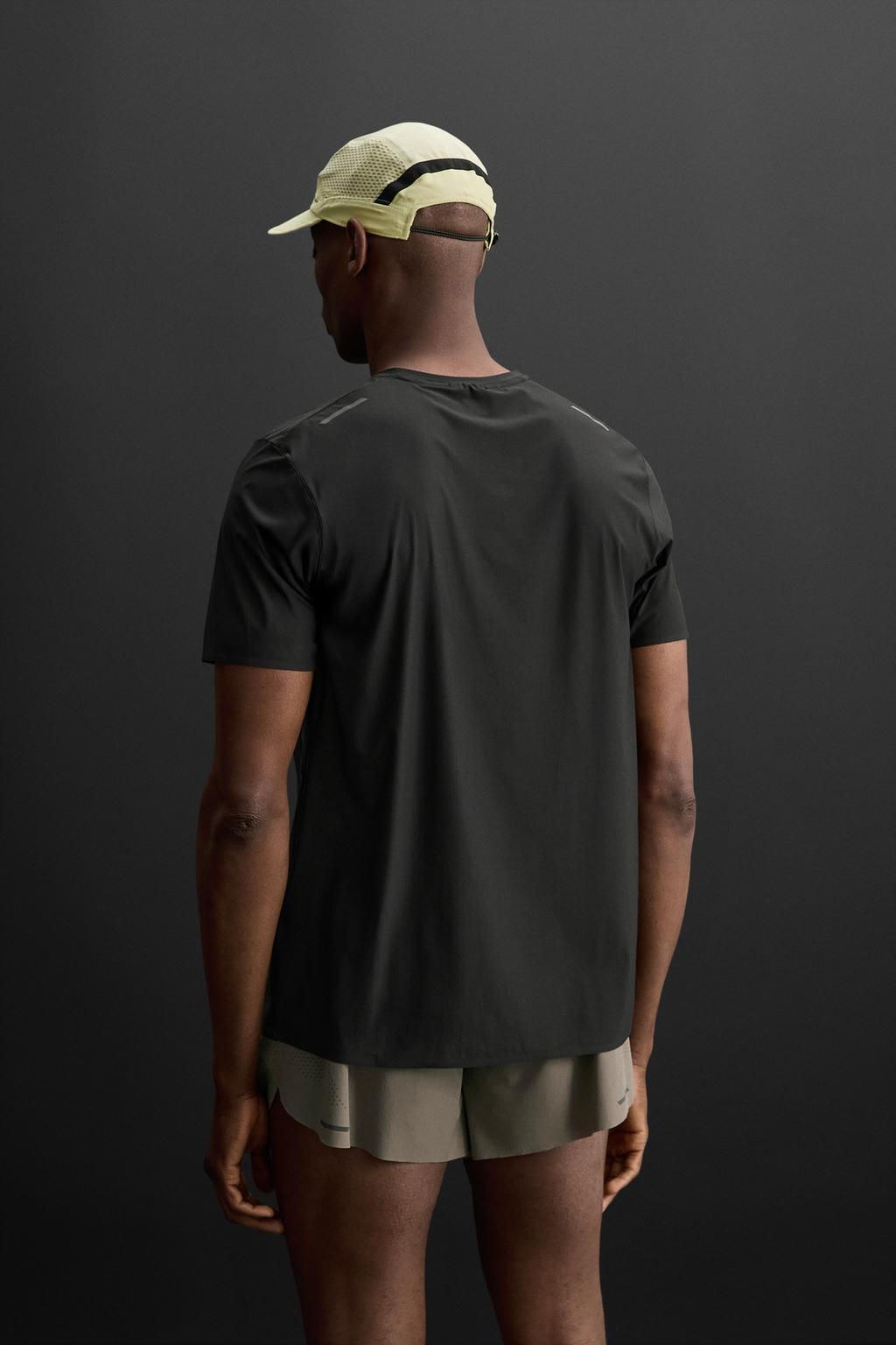 LIGHTWEIGHT TECHNICAL T-SHIRT - Zara фото 14