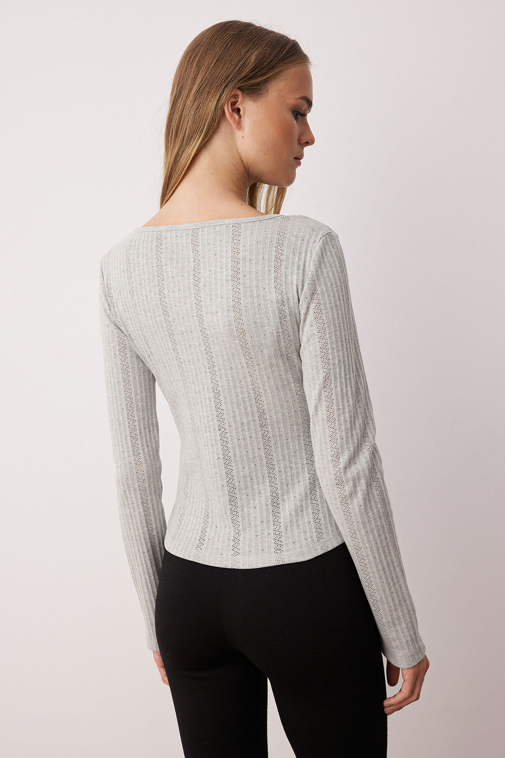 Gri Melanj Fitted/Vucuda Oturan Pointel V Yaka Vucuda Oturan Esnek Orme Bluz TWOAW26BZ00004