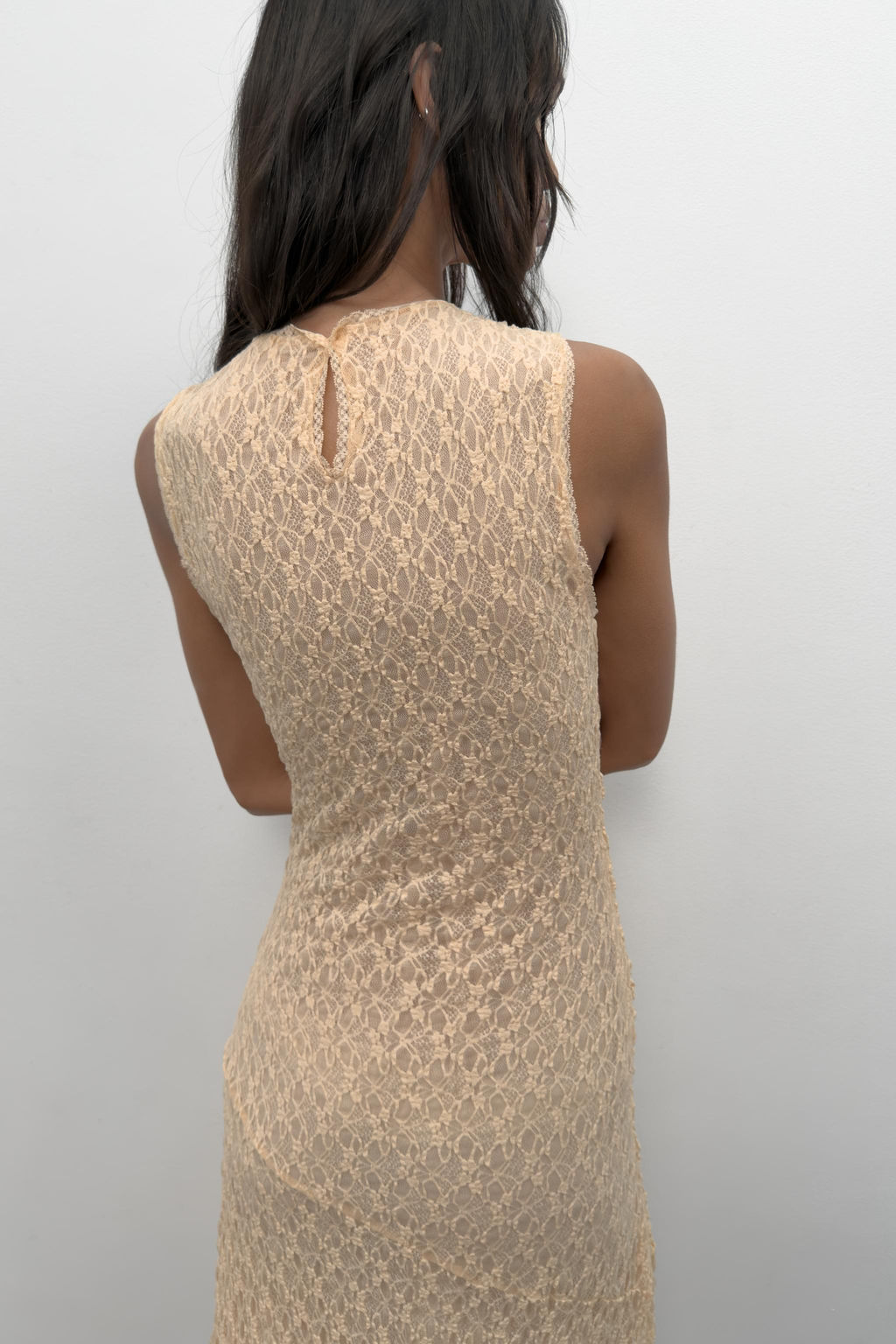 VESTIDO MIDI ENCAJE FRUNCES / Amarillo pastel - Zara фото 5