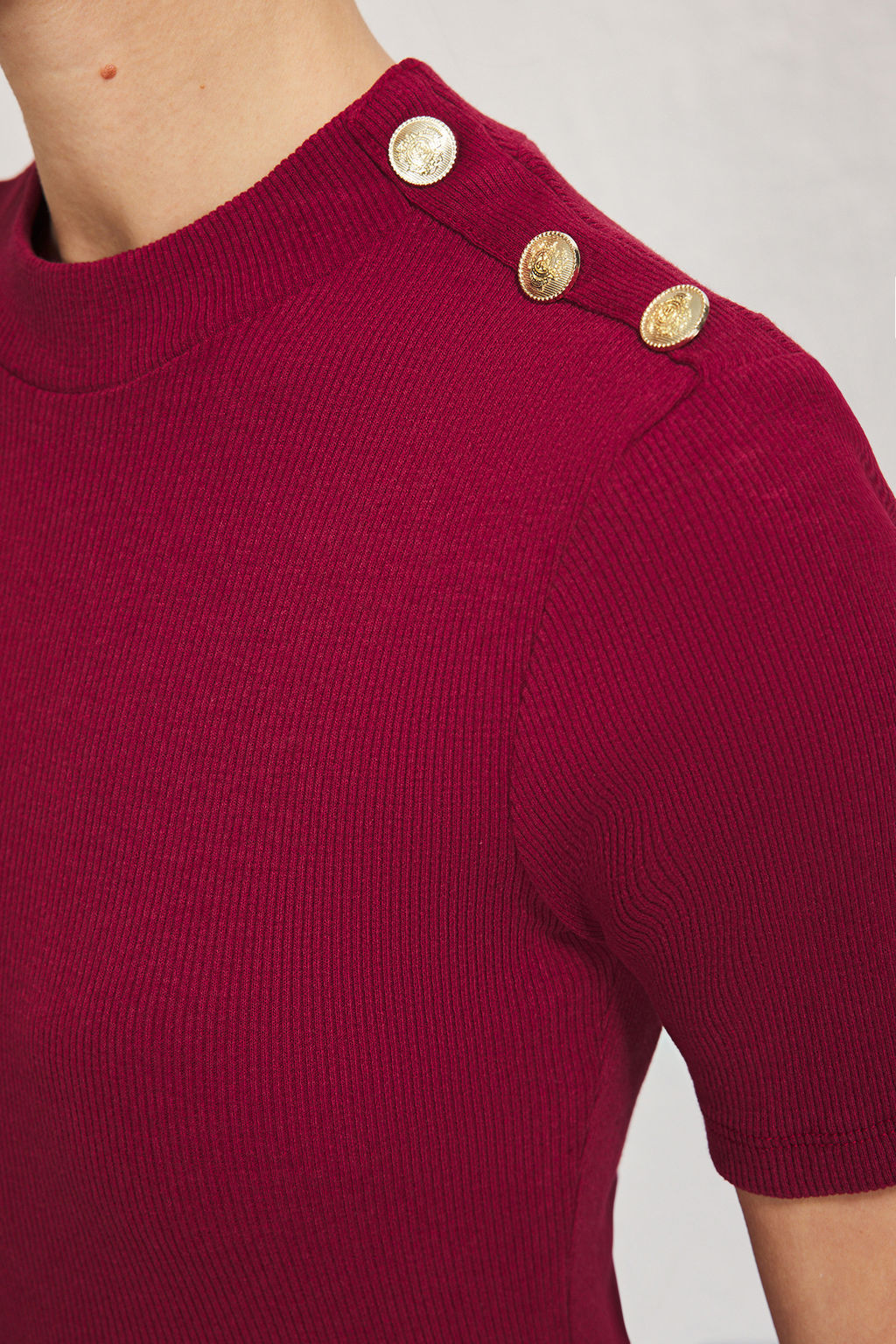 Bordo Duz Dugme Detayl? Dik Yaka Vucuda Oturan Fitilli Esnek Mini Orme Elbise TWOSS25EL00785