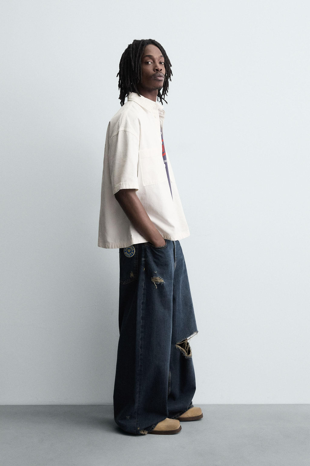 CONTRAST EMBROIDERY SHIRT