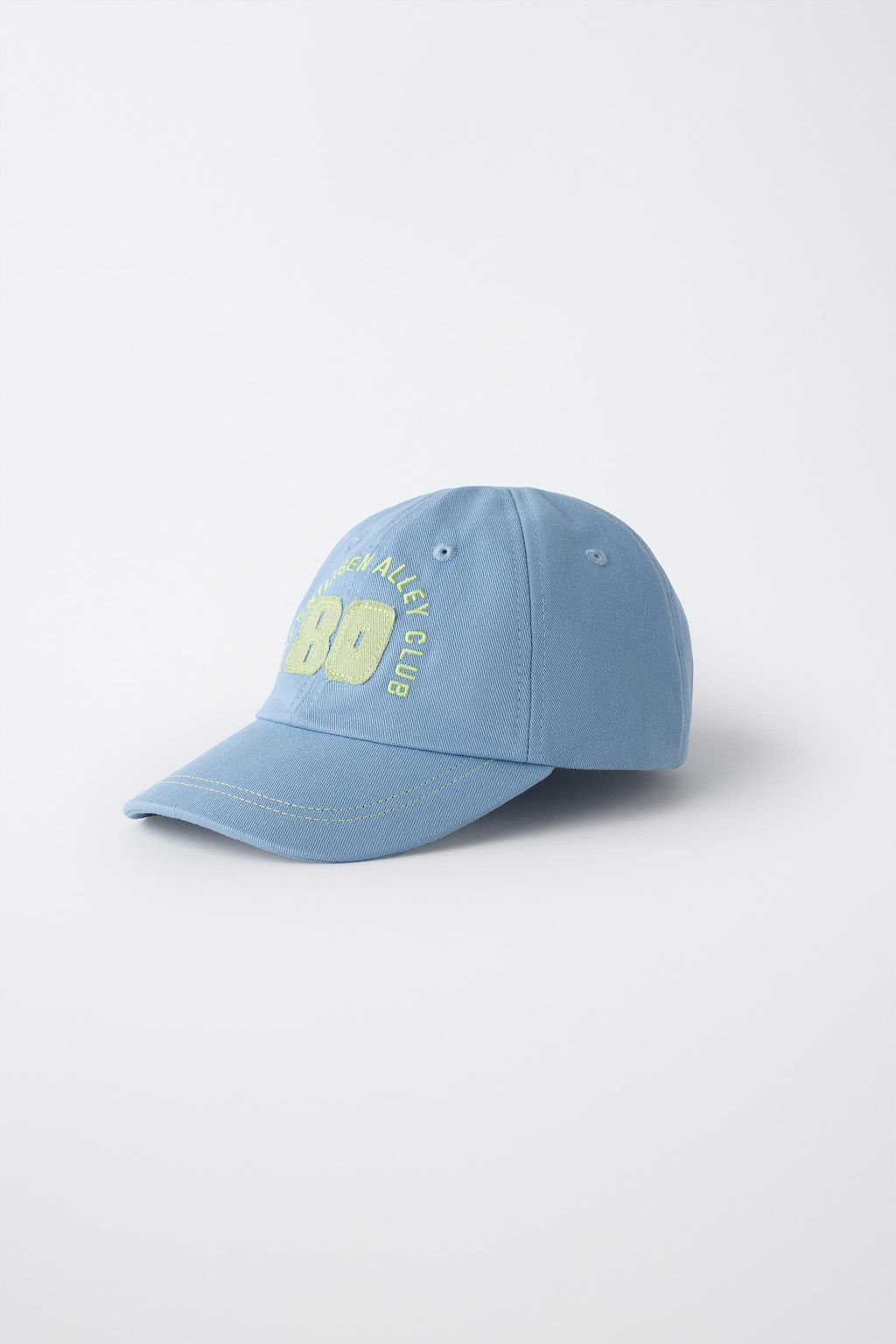GORRA VARSITY BORDADO / Azul claro