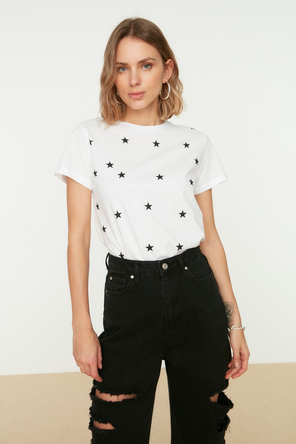 Beyaz %100 Kal?n Pamuklu Y?ld?z Bask?l? Regular/Normal Kal?p Orme T-Shirt TWOSS20TS0757