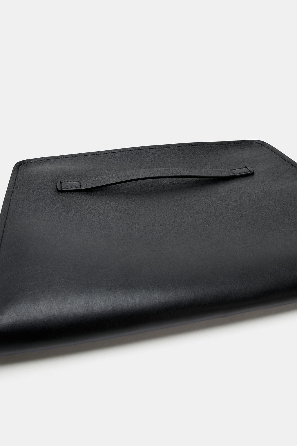 FUNDA PIEL PARA IPAD / Negro - Zara фото 4