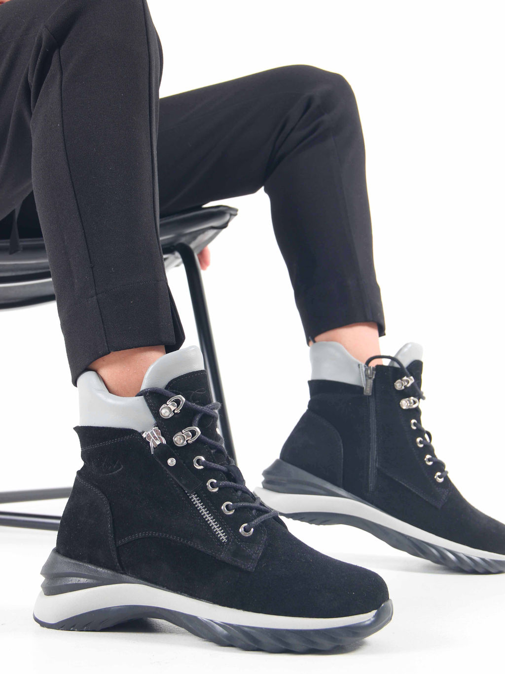 Ботинки 261.uno2bl. черный серый замша/Байка