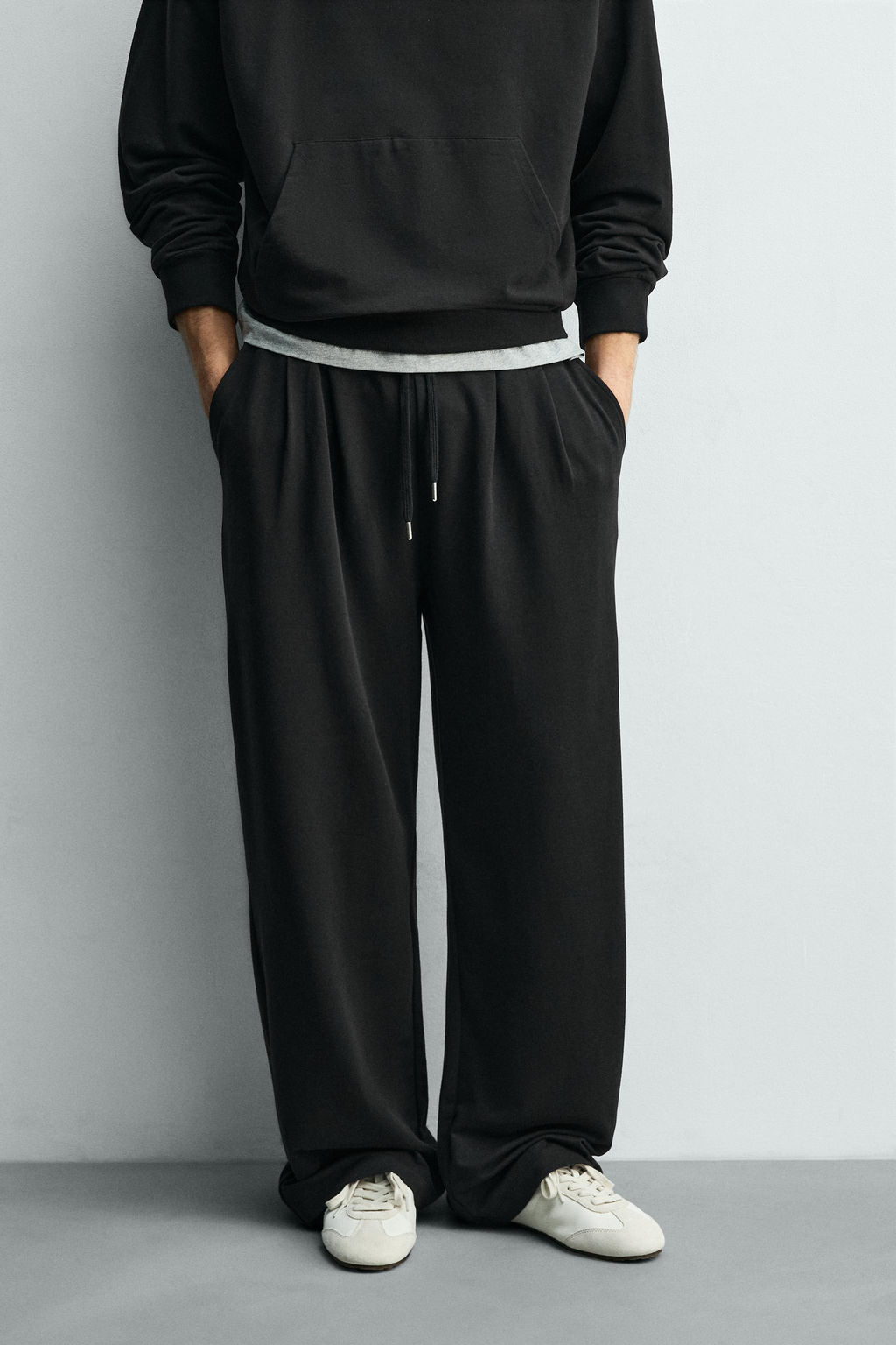 PANTAL?N JOGGER PLIEGUES SOFT / Negro