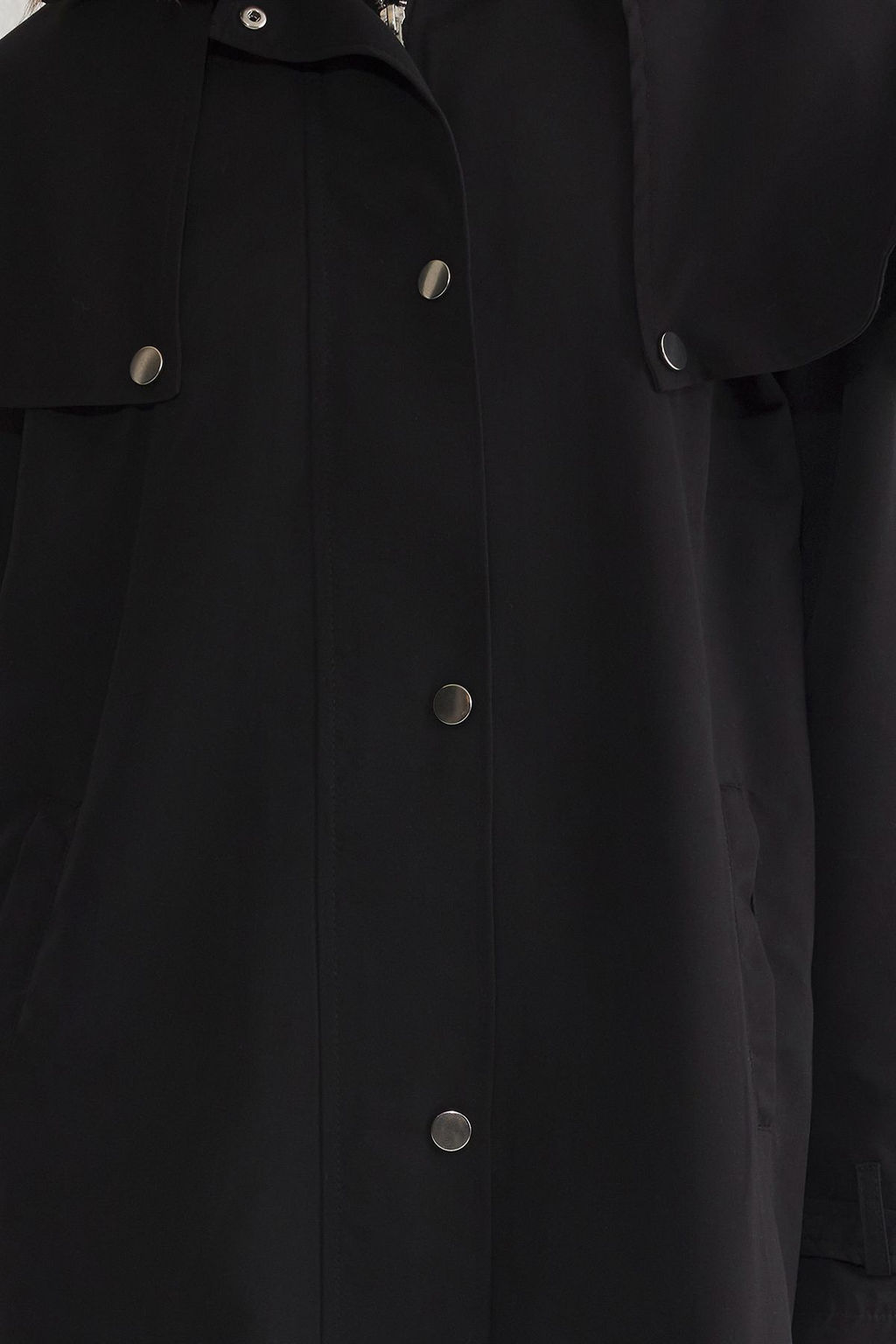 Trendyolmilla Siyah Omuz Detayl? Oversize Uzun Trenckot TWOSS25TR00012 фото 4