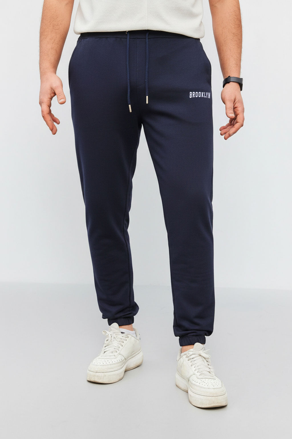 Lacivert Regular Fit Bask?l? Biyeli Lastik Paca Esofman Alt? TMNSS22EA0121