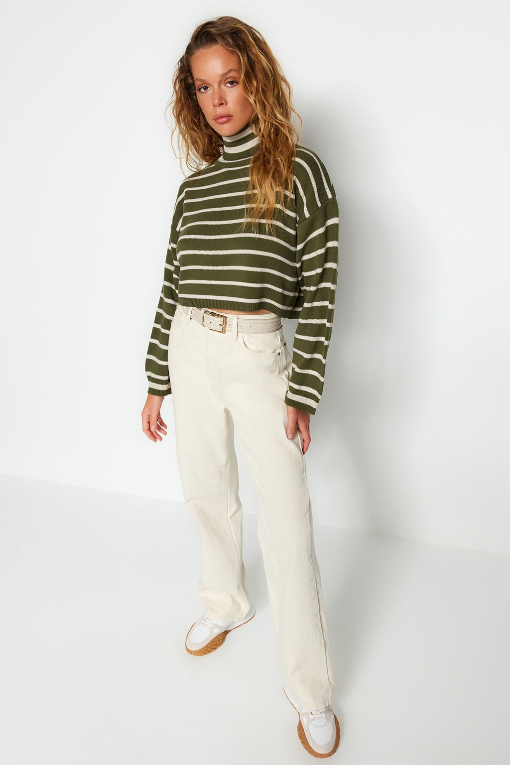 TRENDYOLMILLA Haki Cizgili Crop Triko Kazak TWOAW24KZ00627