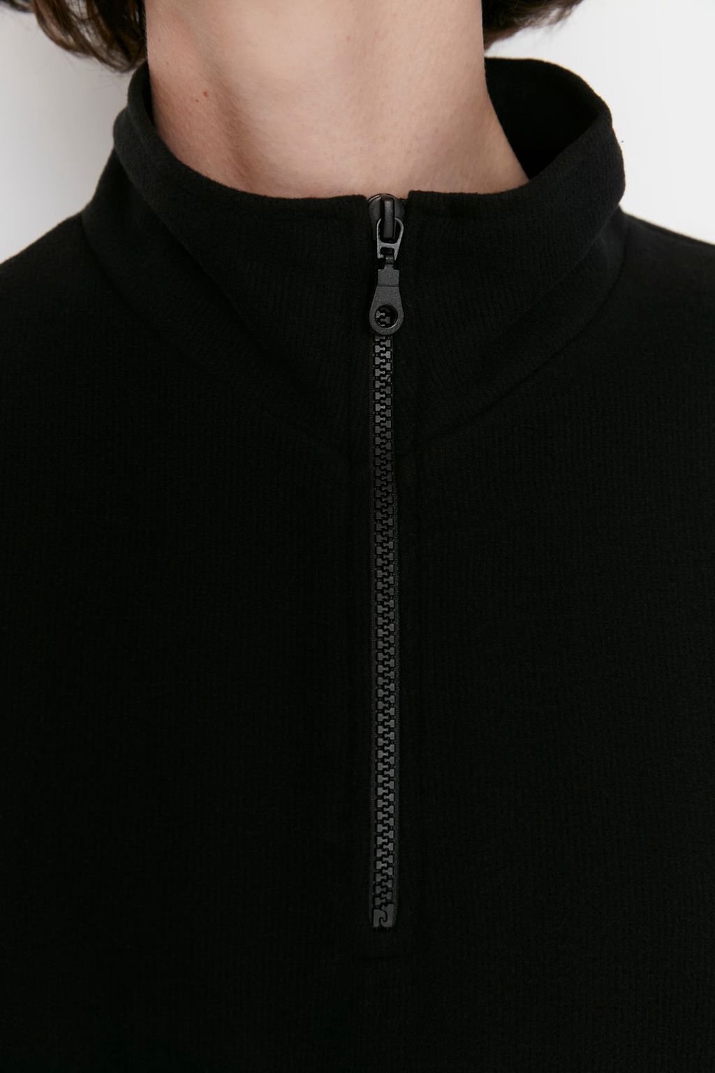 Siyah Selanik/Triko Gorunumlu Fermuarl? Yaka Regular/Normal Kal?p Orme Sweatshirt TWOAW22SW0732