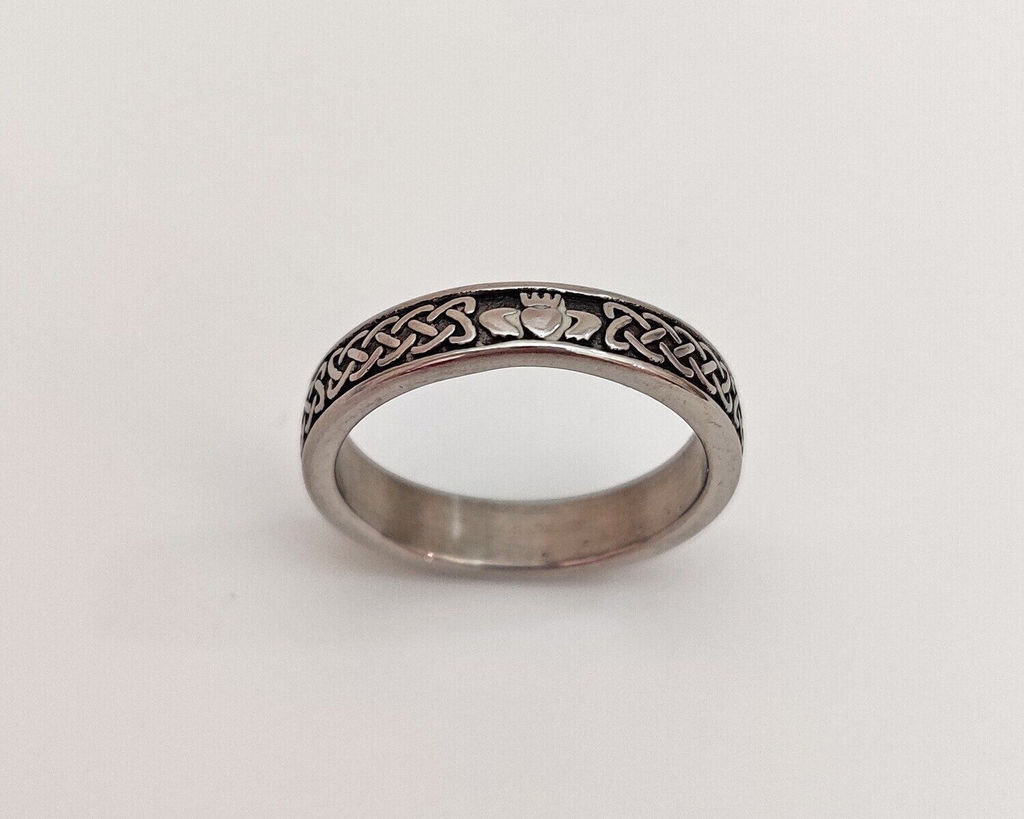 Мужское кольцо из стали