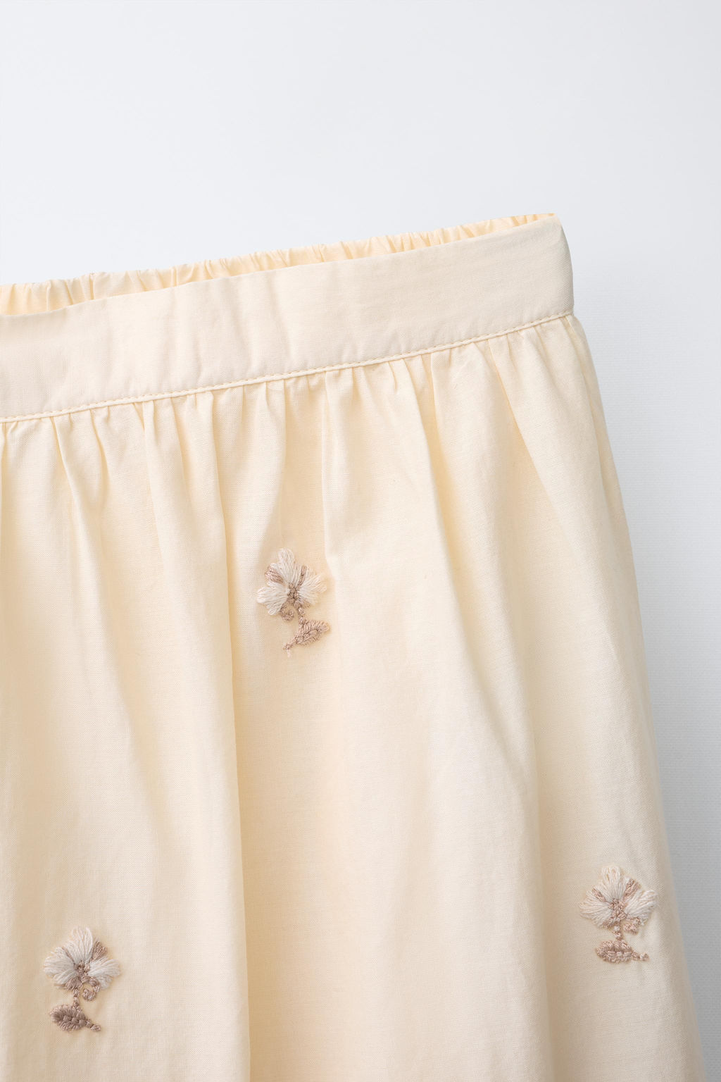 FALDA MIDI BORDADO / Crudo - Zara фото 5