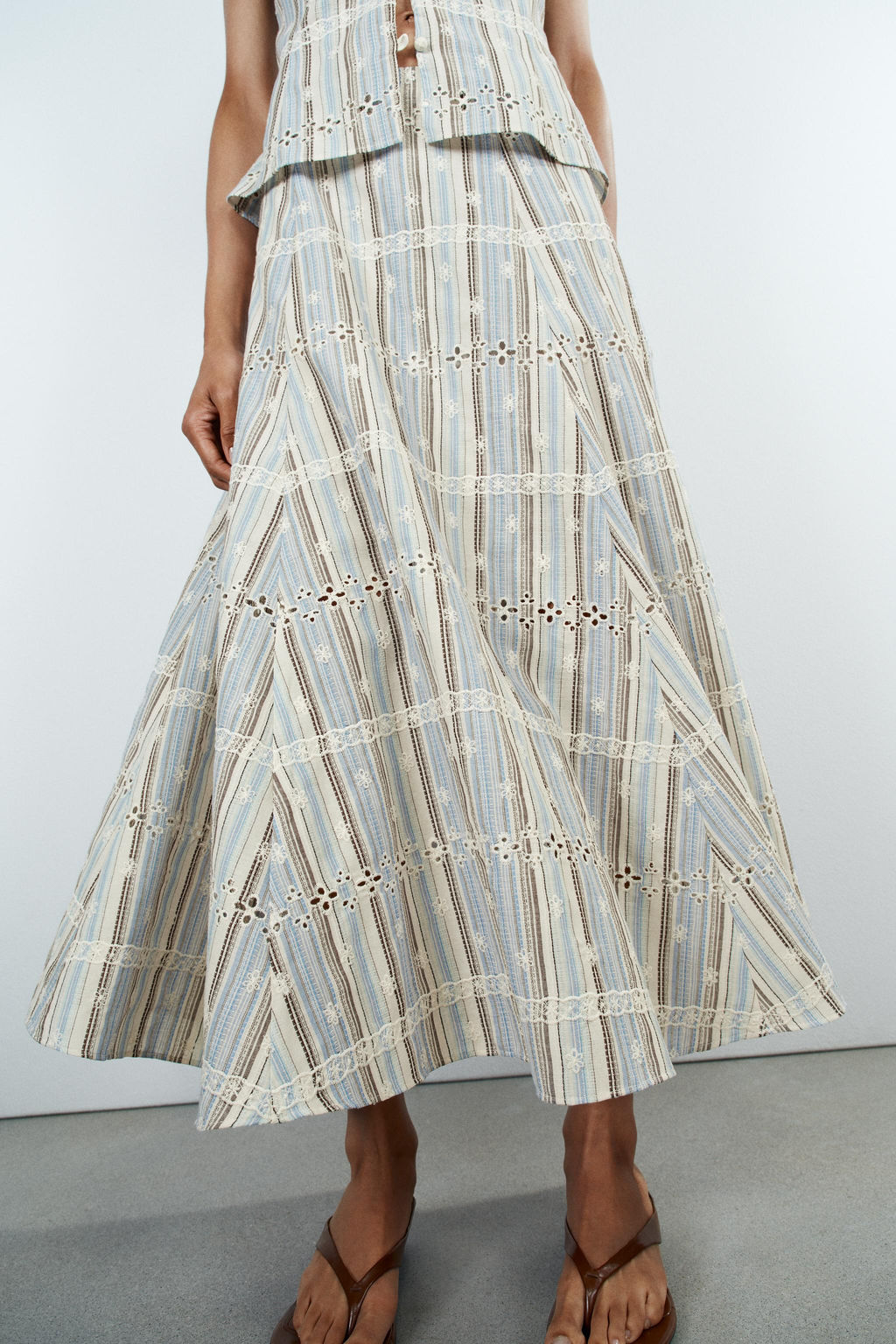 FALDA MIDI BORDADOS RAYAS / Multicolor - Zara фото 2