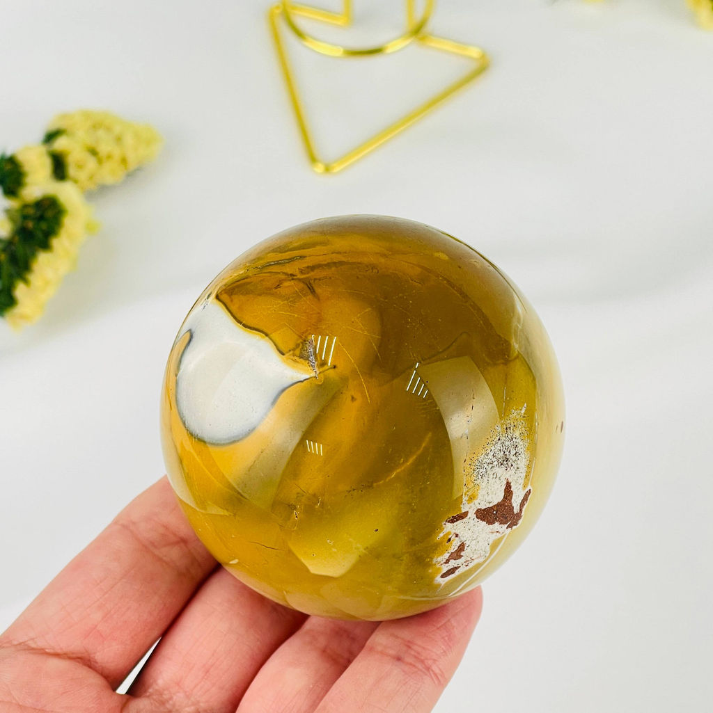 Шар из Яшмы "Мукаит"