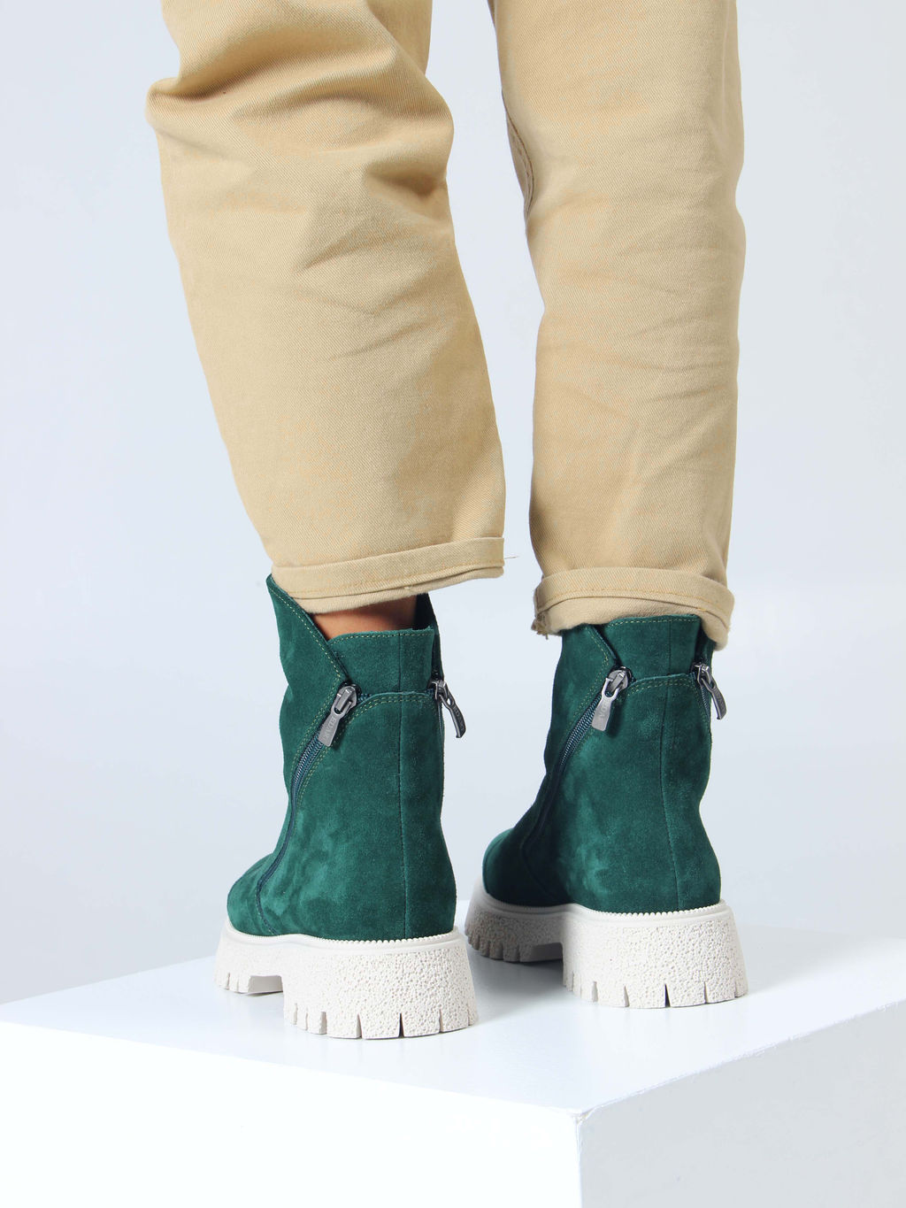 Ботинки 233.1541be. Зеленый замша/Байка