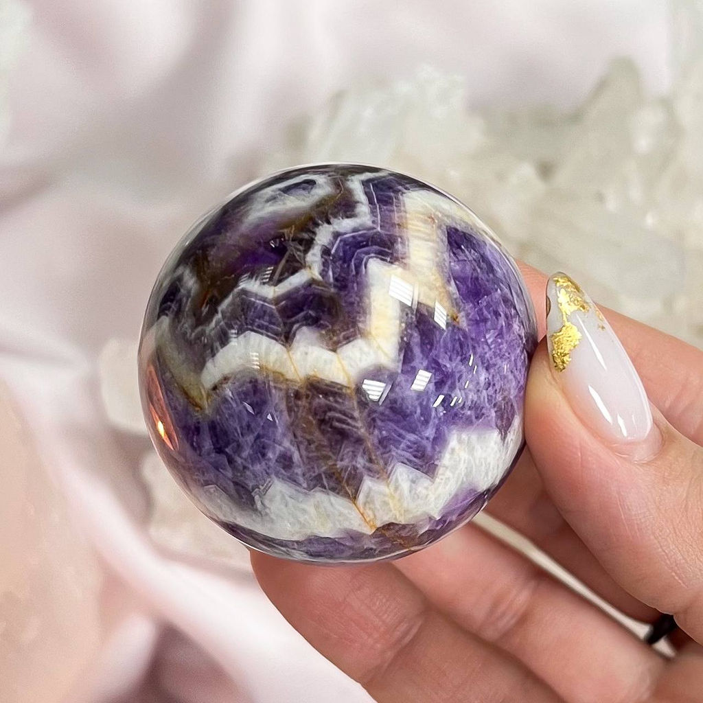 Шар из шевронного Аметиста