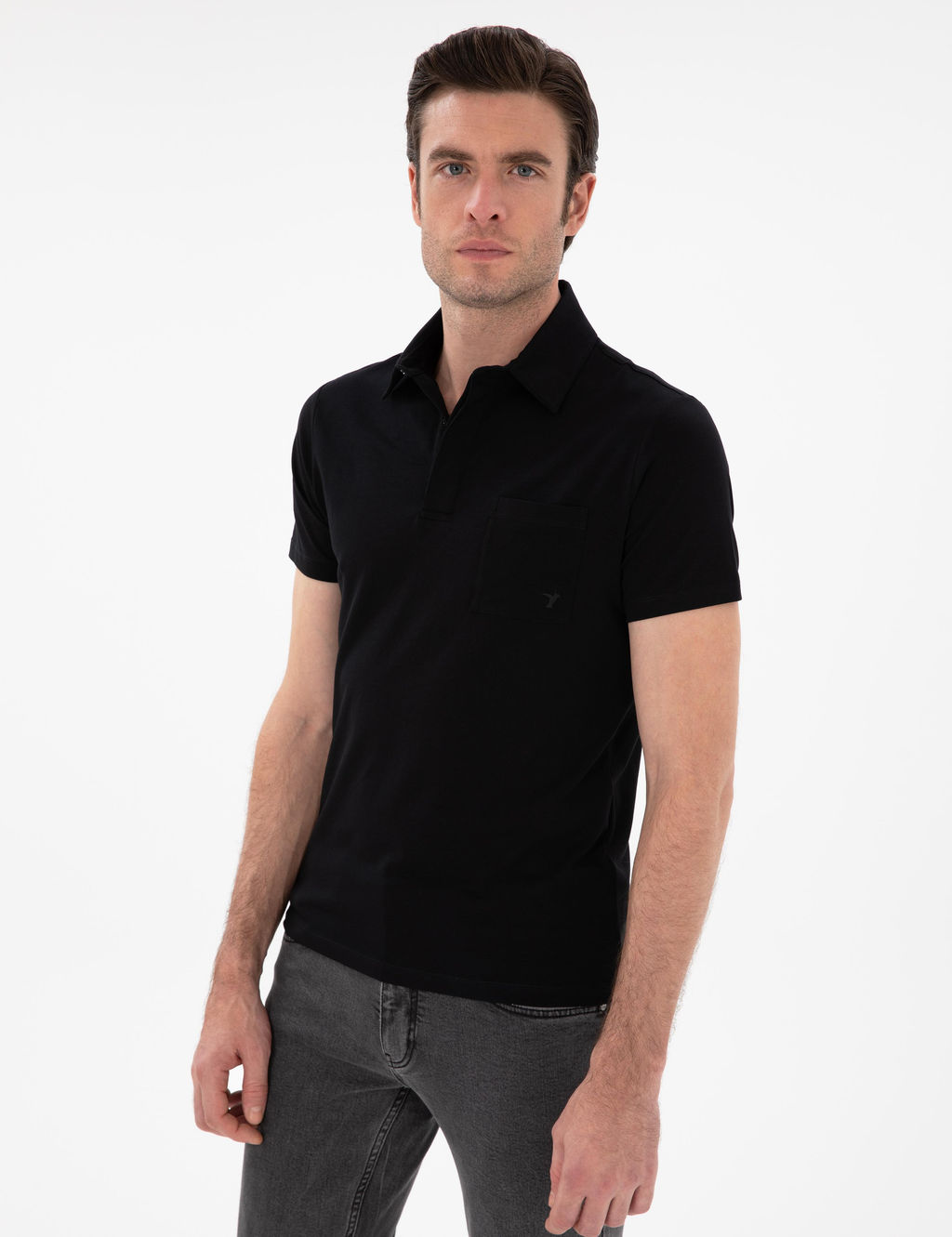 Черная стройная мата - Cacharel фото 3