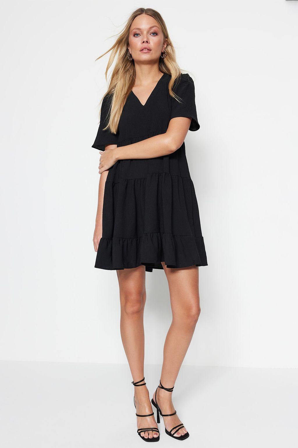 TRENDYOLMILLA Siyah Genis Kesim Mini Dokuma Elbise TWOSS20EL0400  фото 2