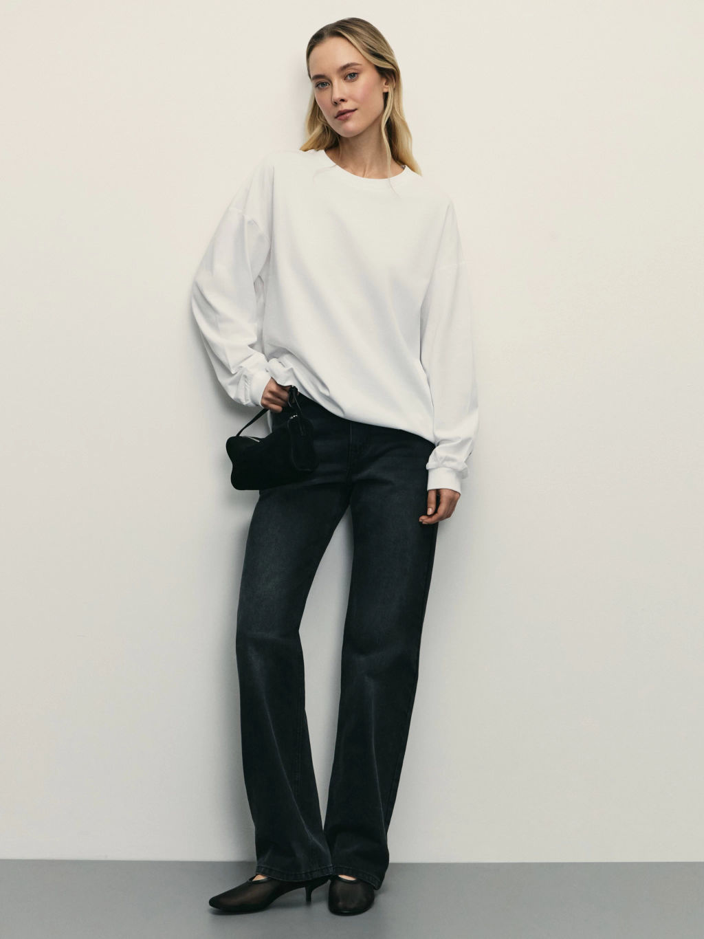 Лонгслив оверсайз с манжетами и принтом на рукаве / Zarina  фото 2