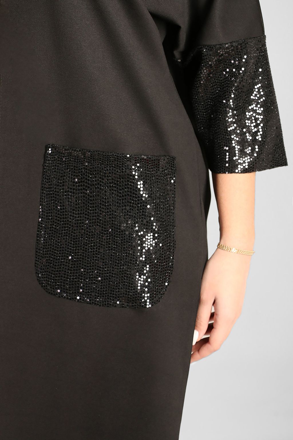 Платье нарядное с накладными карманами с пайетками