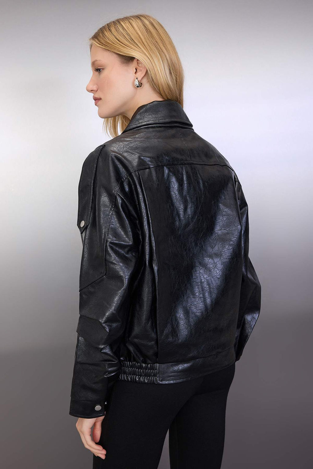 Siyah Oversize Kal?p Suni Deri Parlak Biker Ince Ceket Mont TWOAW26MO00064 - Trendyolmilla фото 9