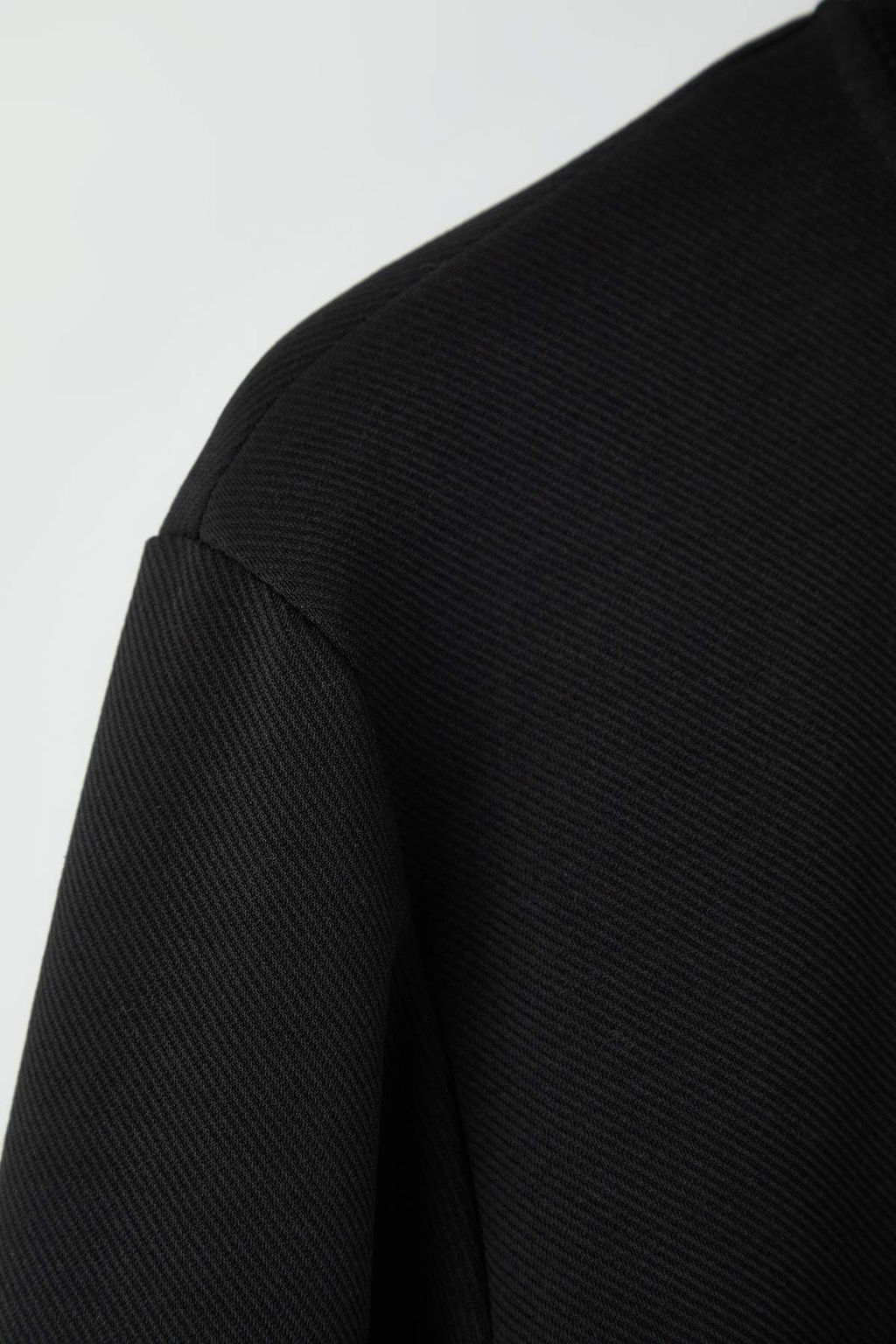 Siyah Regular/Normal Kesim Kal?n Dik Yaka Sweatshirt TMNAW26SW00025