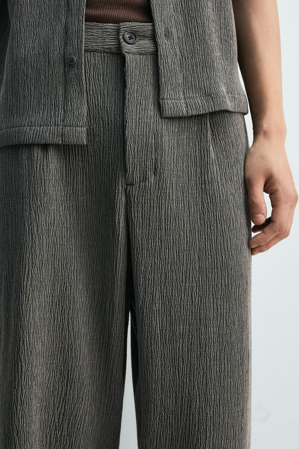 PANTAL?N PLIEGUES TEXTURA IRREGULAR / Gris Antracita - Zara фото 5