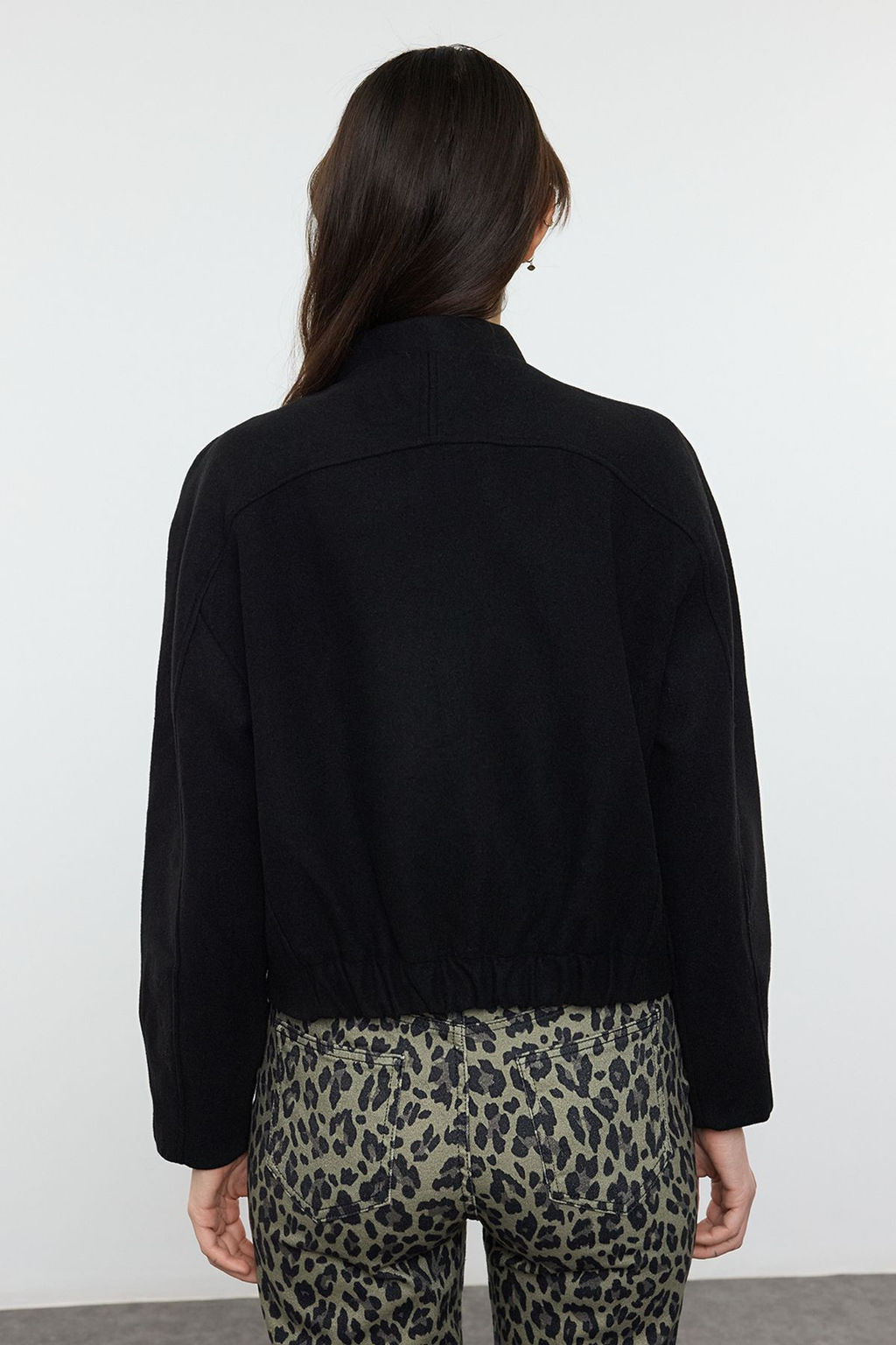 TRENDYOLMILLA Siyah Regular Kal?p Kase Ceket Mont TWOAW25MO00321  фото 9