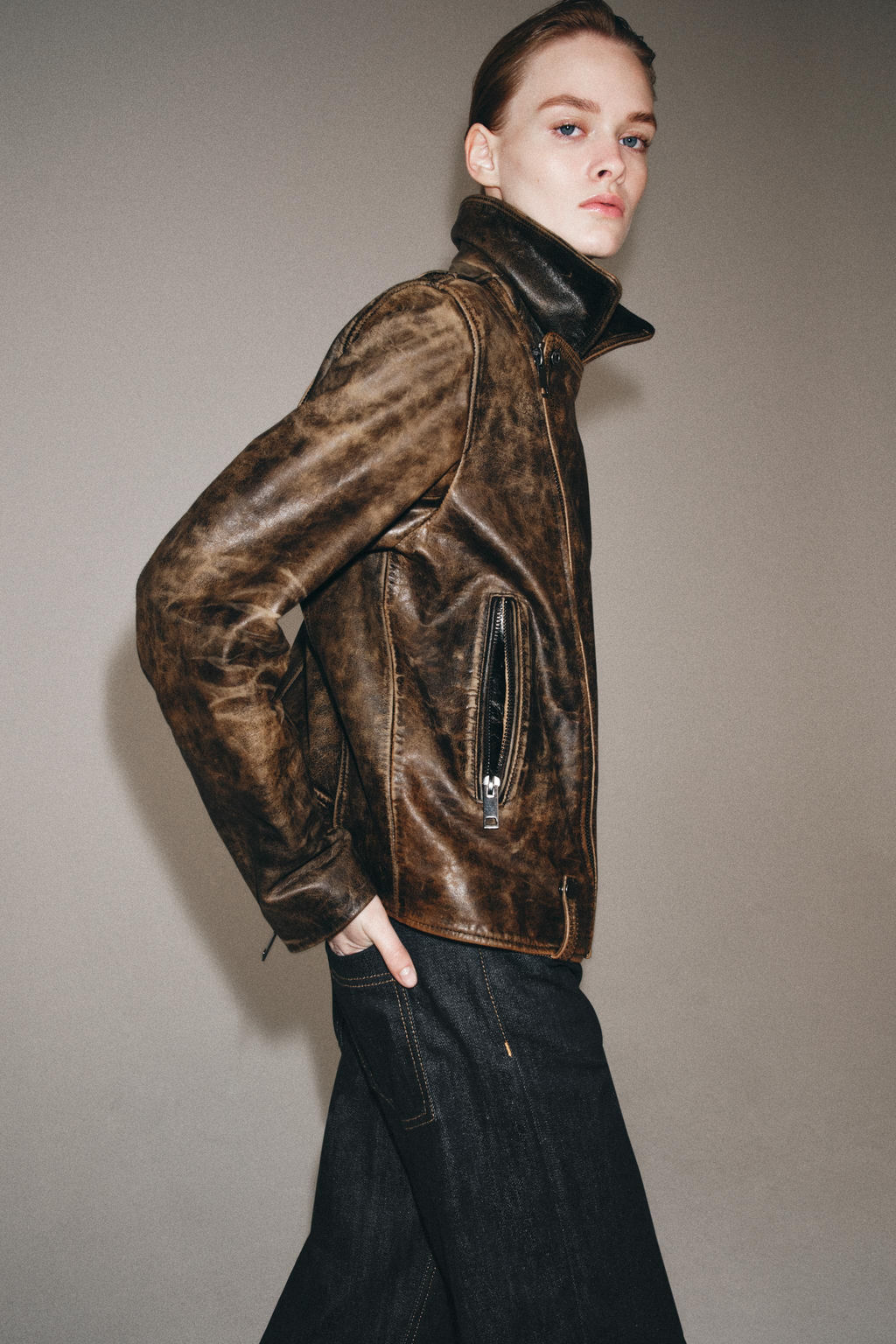 CHAQUETA BIKER PIEL 100% ZW COLLECTION LIMITED EDITION / Marr?n - Zara фото 4