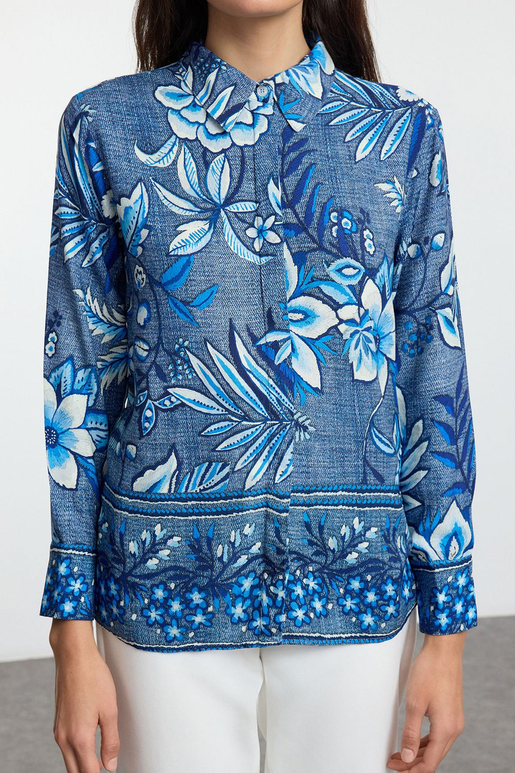 TRENDYOLMILLA Mavi Cicek Desenli Oversize Genis Kal?p Dokuma Gomlek TWOAW25GO00118  фото 3