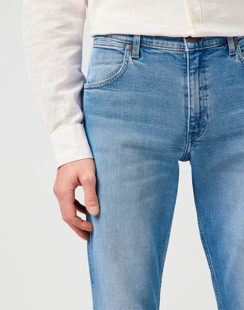 Джинсы мужские