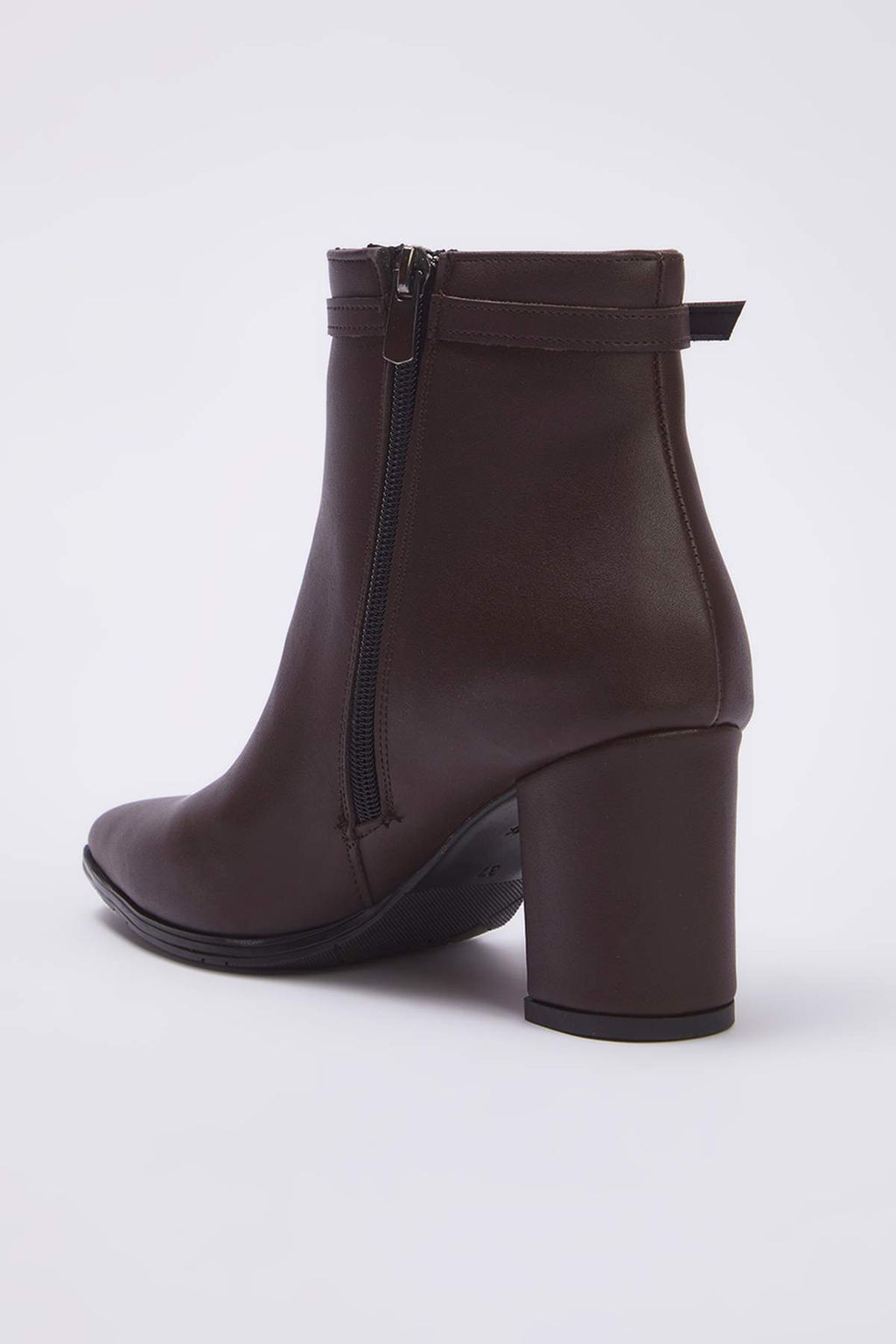 Kahverengi Toka Detayl? Sivri Burun Blok Topuklu Bilekte Kad?n Bot
TAKAW26BO00059