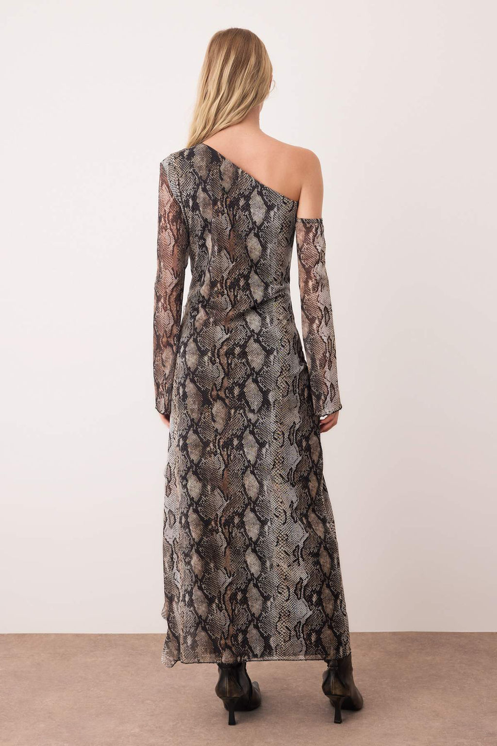 Cok Renkli Animal F?rf?rl? Maxi Ac?k Omuzlu Detayl? Esnek Tul Orme Elbise TWOAW26EL00214 - Trendyolmilla фото 4