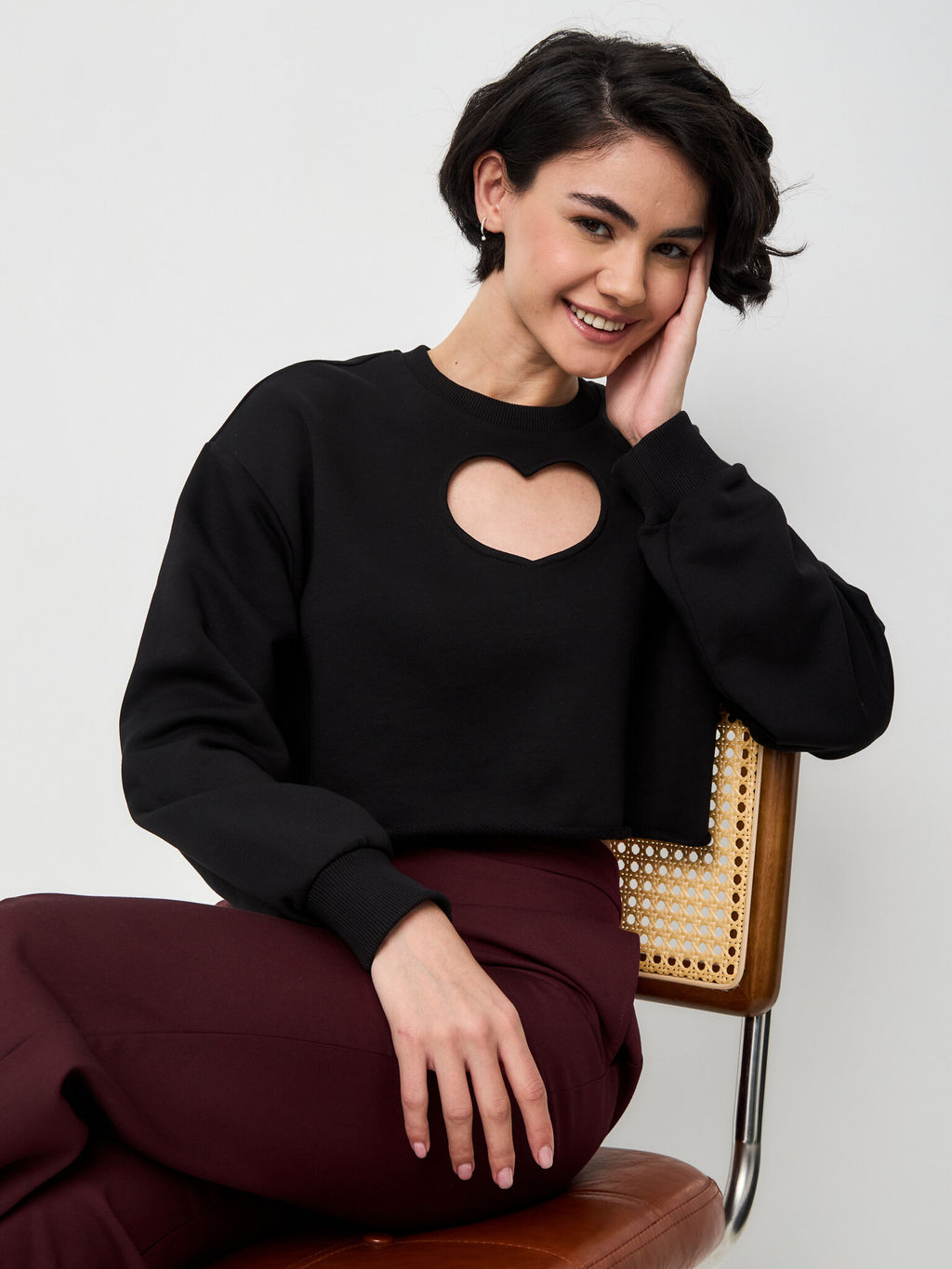 Оверсайз кроп-свитшот с вырезом сердце NEW - Fashion.love.story фото 6