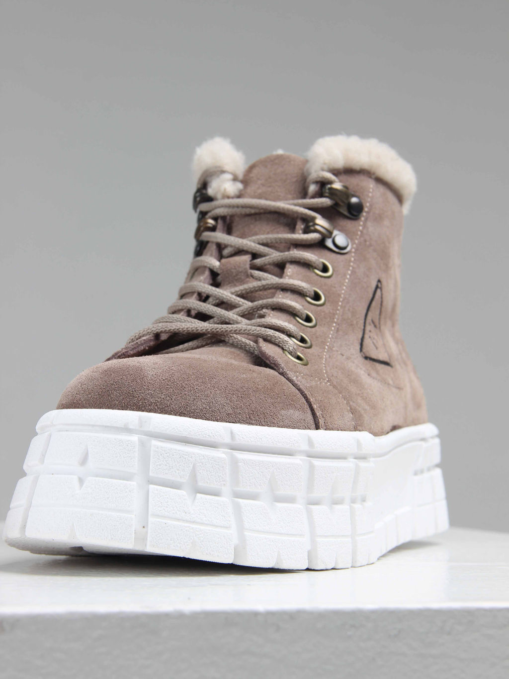 Ботинки 243.212131w. Капучино замша/Мех