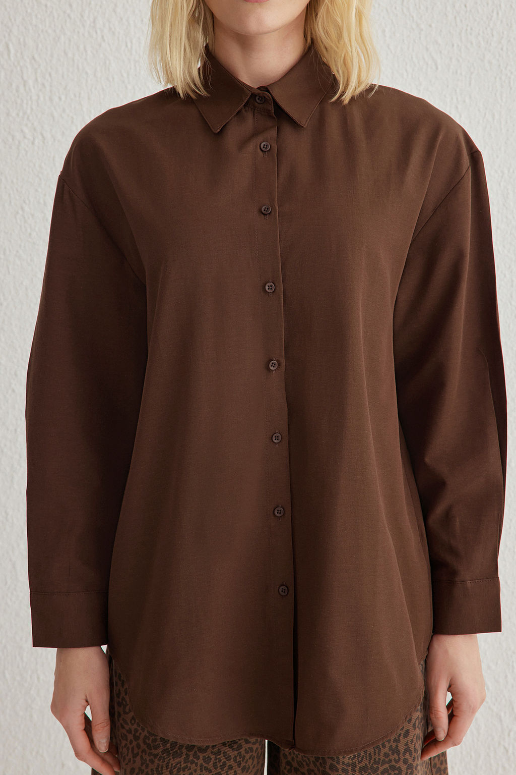 TRENDYOLMILLA Kahverengi Regular Normal Kal?p Dokuma Gomlek TWOSS25GO00095 фото 9