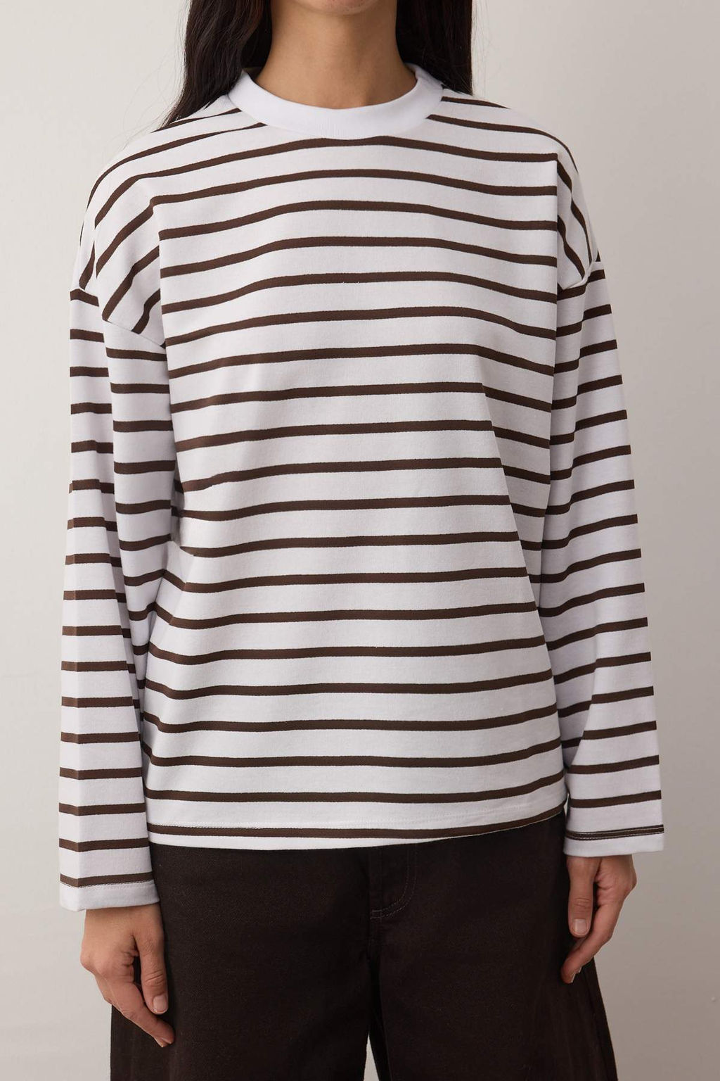 Kahverengi Cizgili Oversize/Genis Kesim Bisiklet Yaka Ince Orme Sweatshirt TWOAW23SW00326