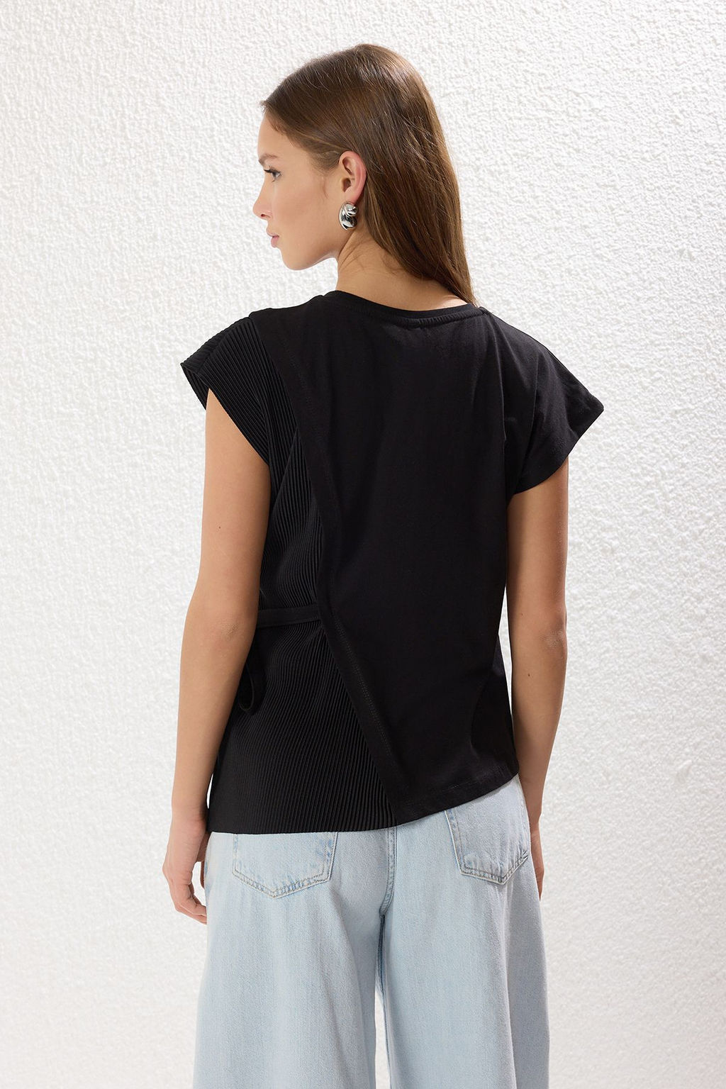 Trendyolmilla Siyah Pilise ve Baglama Detayl? Relaxed/Rahat Kal?p Orme Bluz TWOSS25BZ00094  фото 14