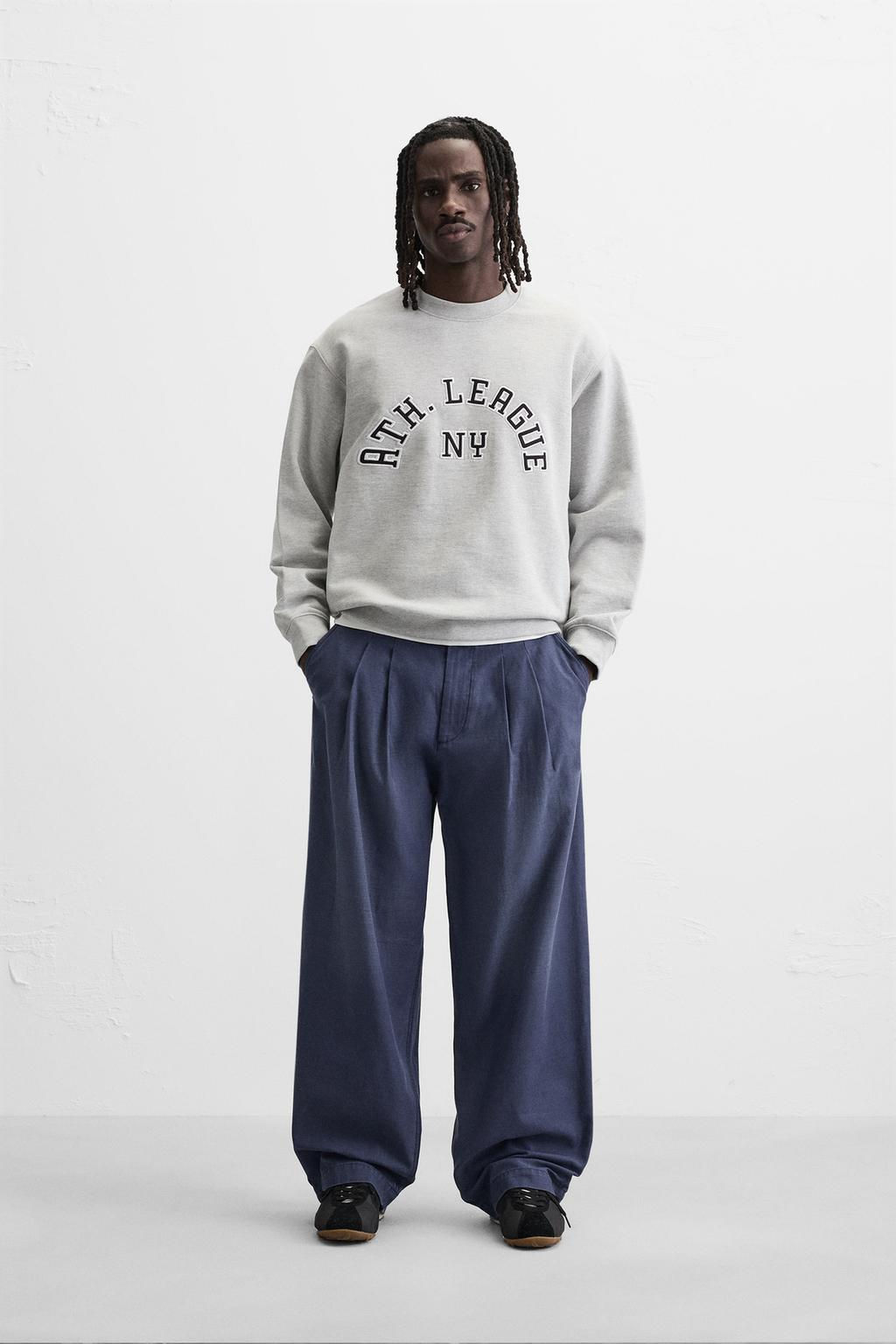 RELAXED FIT PLEATED JEANS