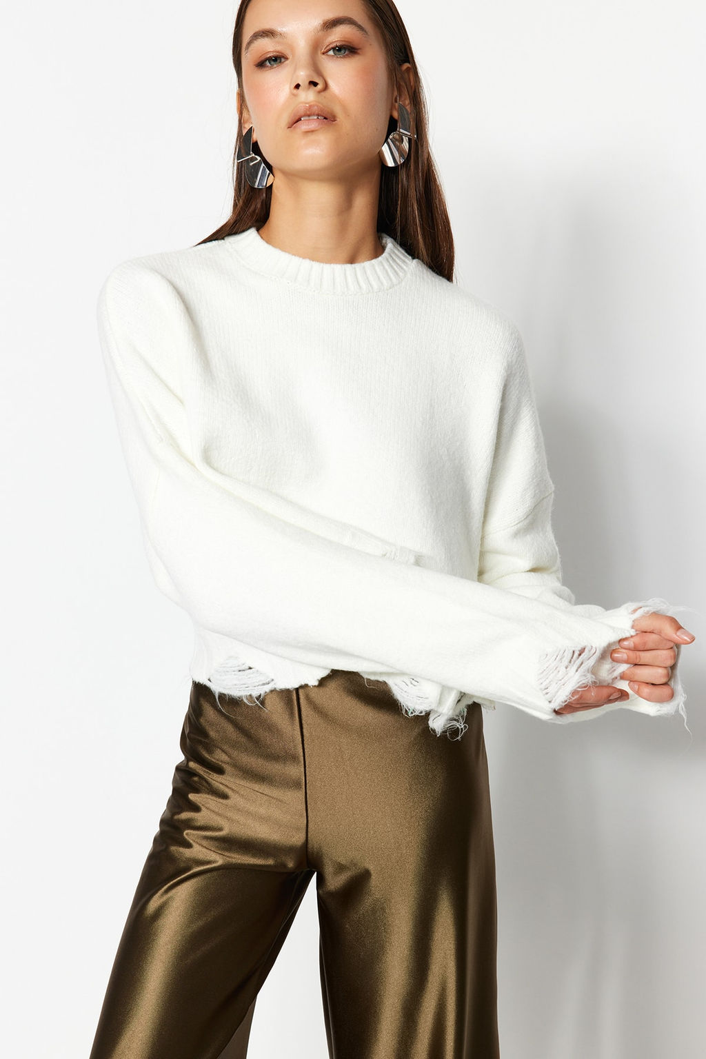 Ekru Crop Genis Kal?p Yumusak Dokulu Ak?tma Detayl? Triko Kazak TWOAW24KZ00319