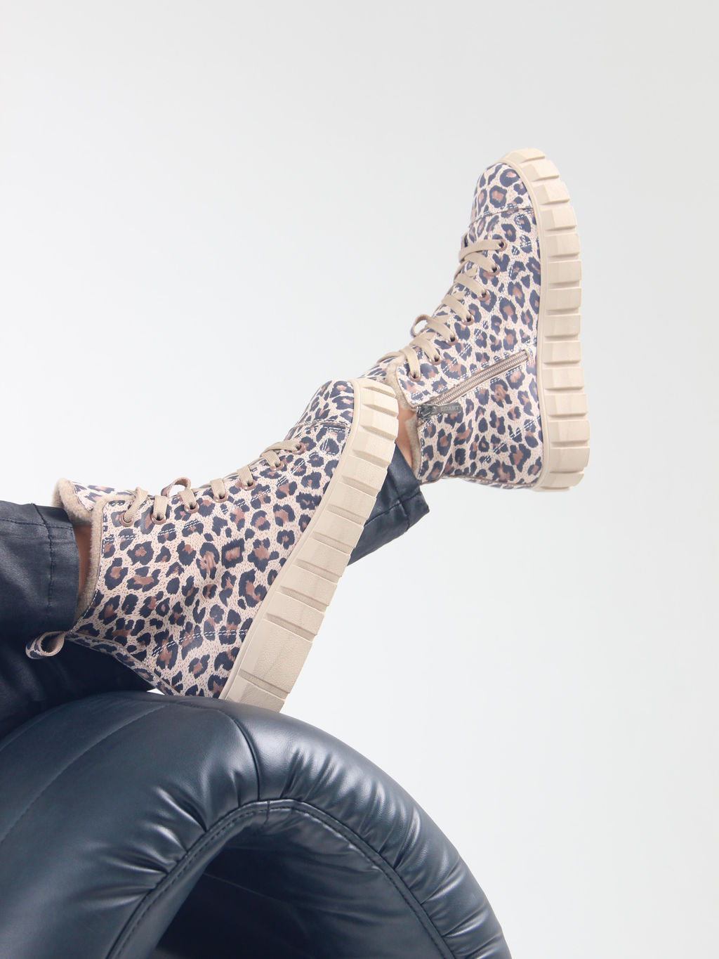 Ботинки 217.91505be.Бежевый леопард/мех