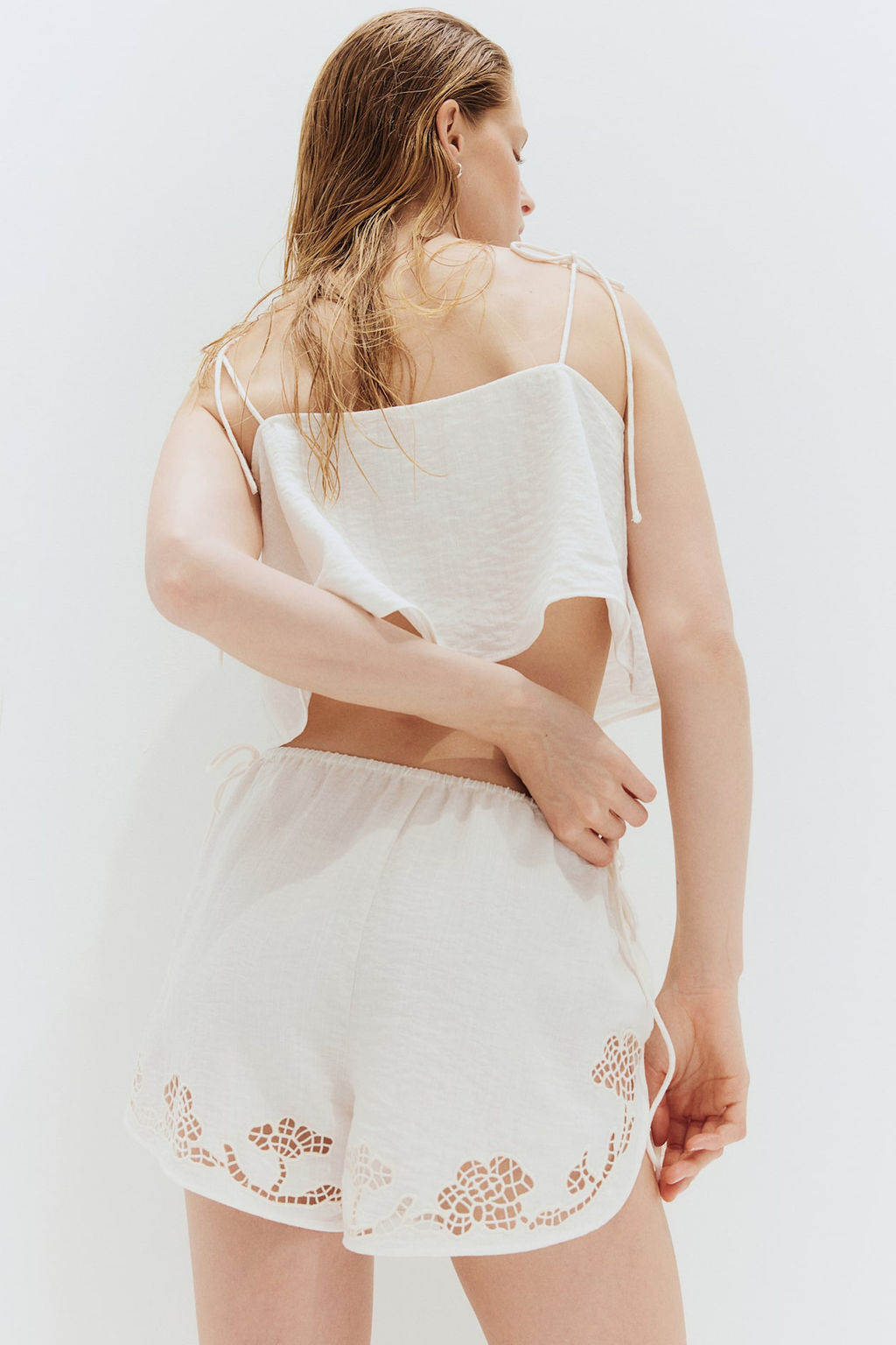 Pantalon playero corto con bordado ingles - H&m фото 5