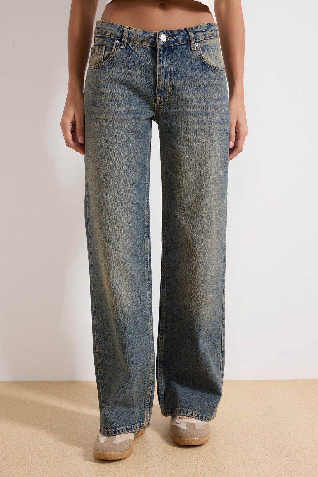 Koyu Mavi Premium Vintage Y?kama Efektli Dusuk Bel Wide Leg Jeans TWOSS25JE00083 - Trendyolmilla фото 7